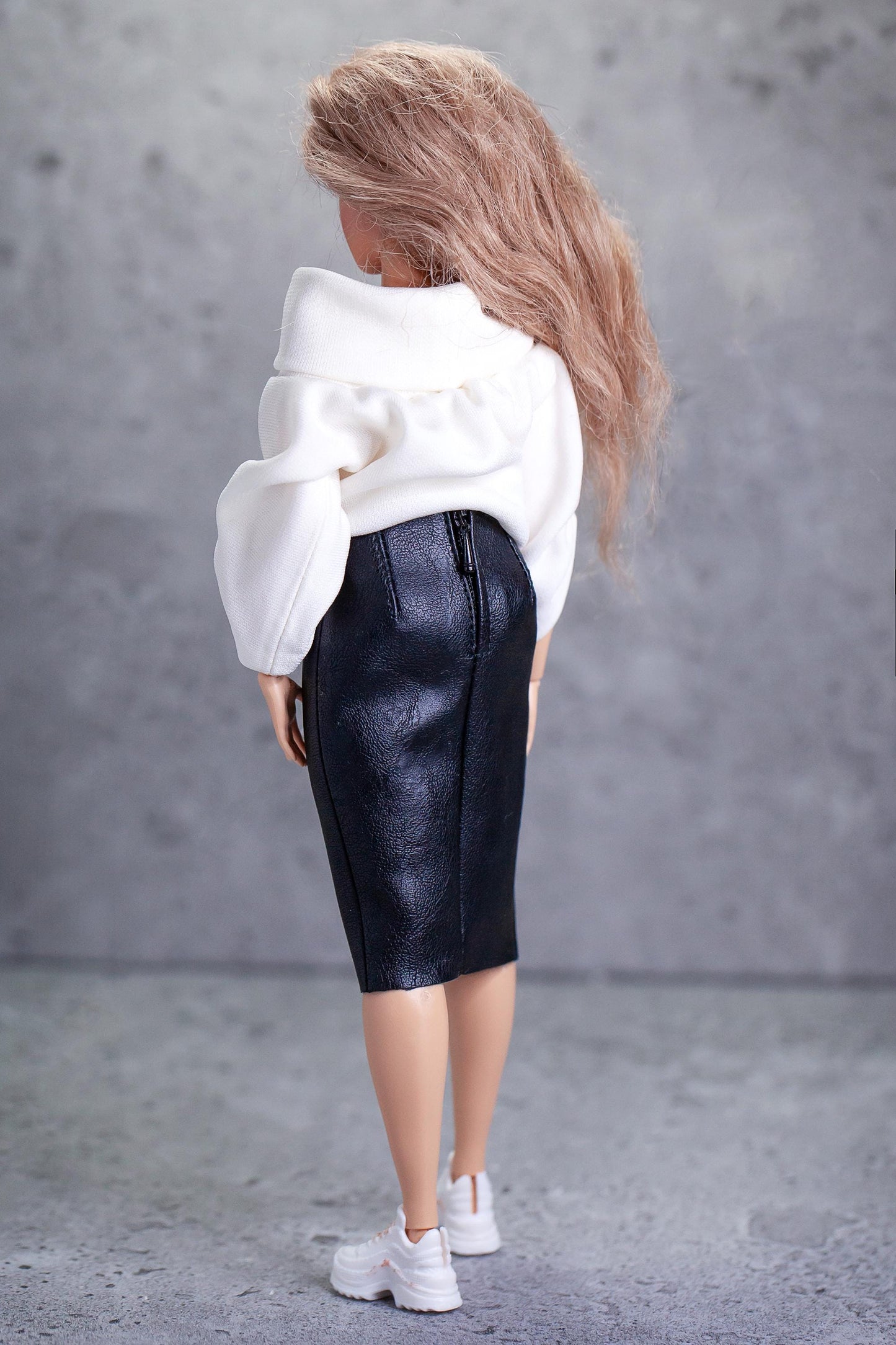 PDF Digital Pattern leather skirt for BB Curv. 12 inch fashion doll. VIDEO tutorial.