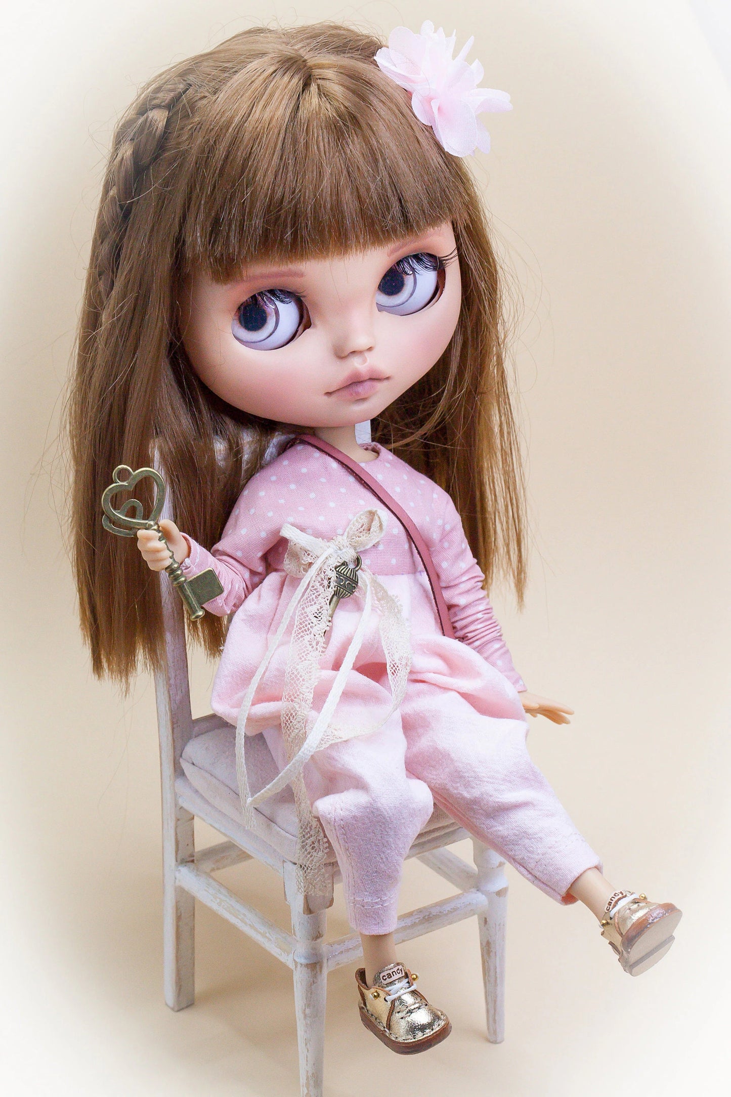 Cute jumpsuit for Blythe dolls – handmade dream piece in vintage style