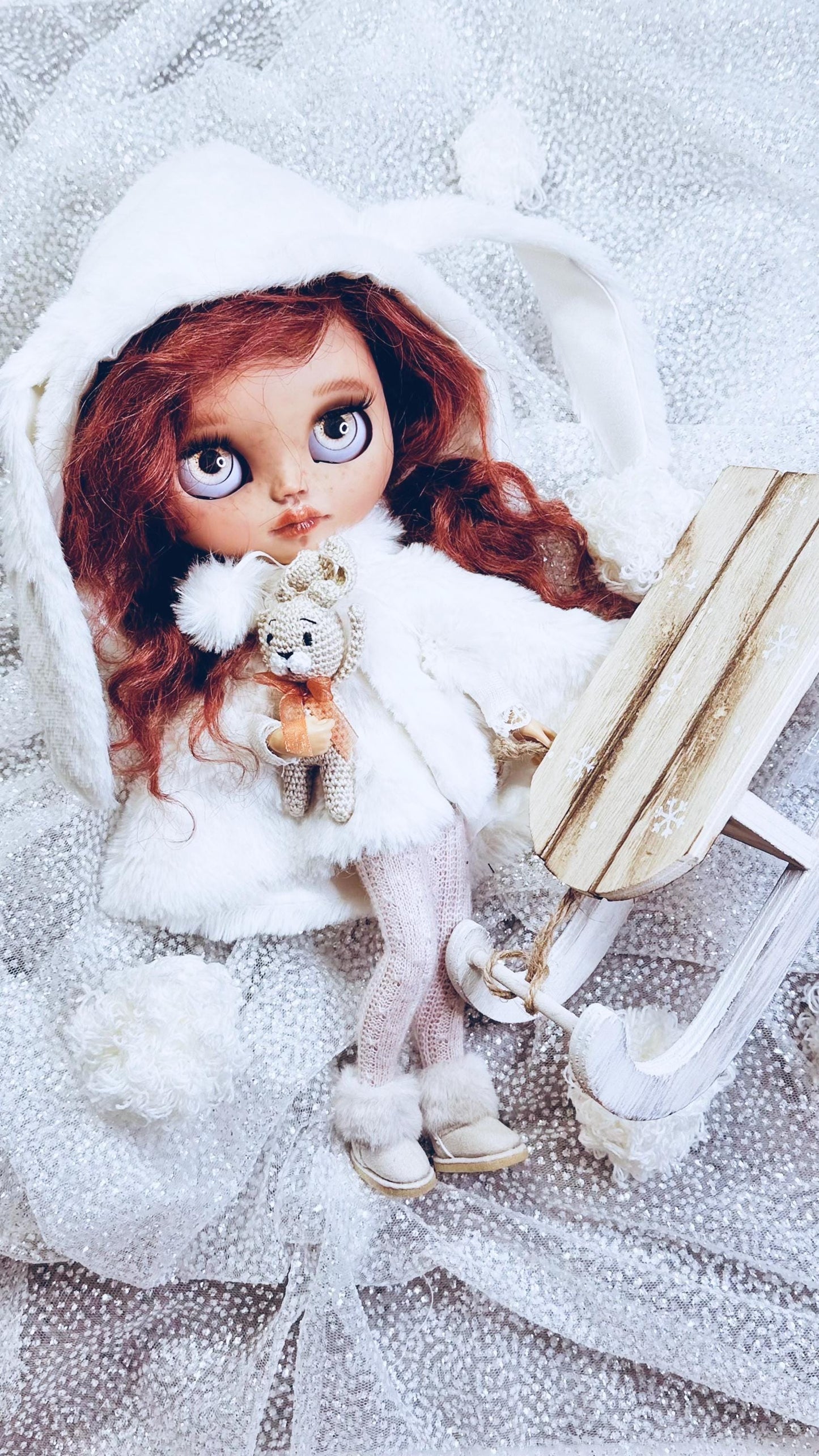 PDF Digital Pattern hooded cape with rabbit ears coat for Blythe dolls. VIDEO tutorial.