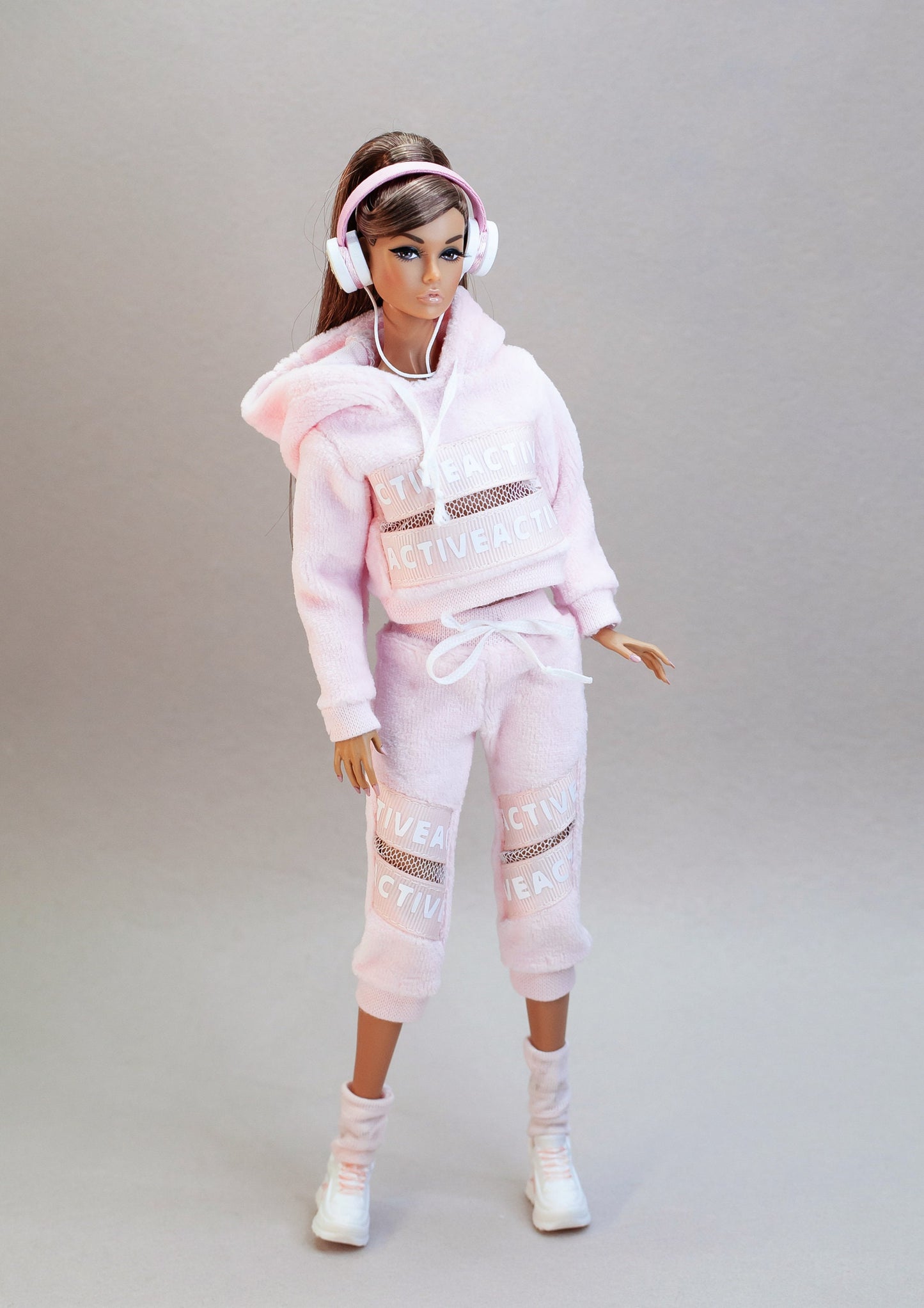 PDF Digital Pattern jogging suit, sweatshirt, trousers for BB & Integrity toys dolls. VIDEO tutorial.