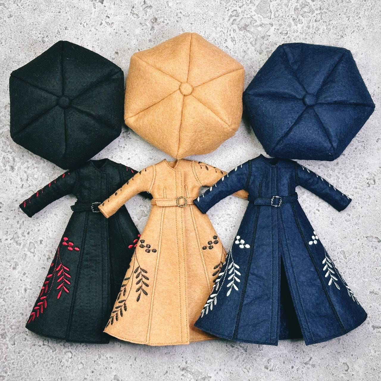 Blythe doll coat with a beret cape and floral embroidery. Boho vintage outfit for doll.