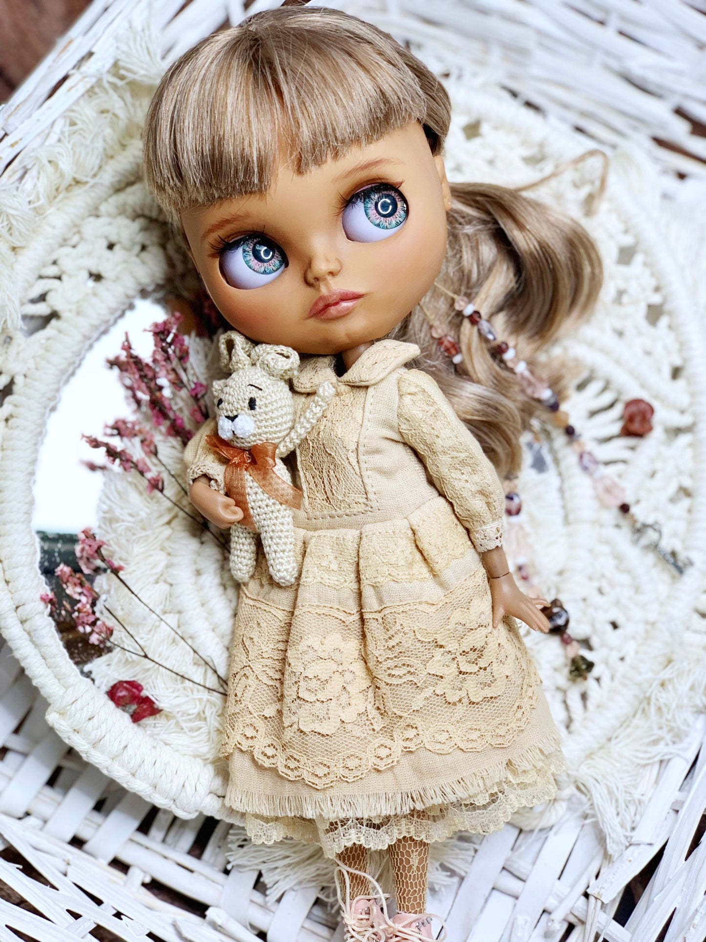 Vintage dress for Blythe doll – A handmade unique piece in cream and beige