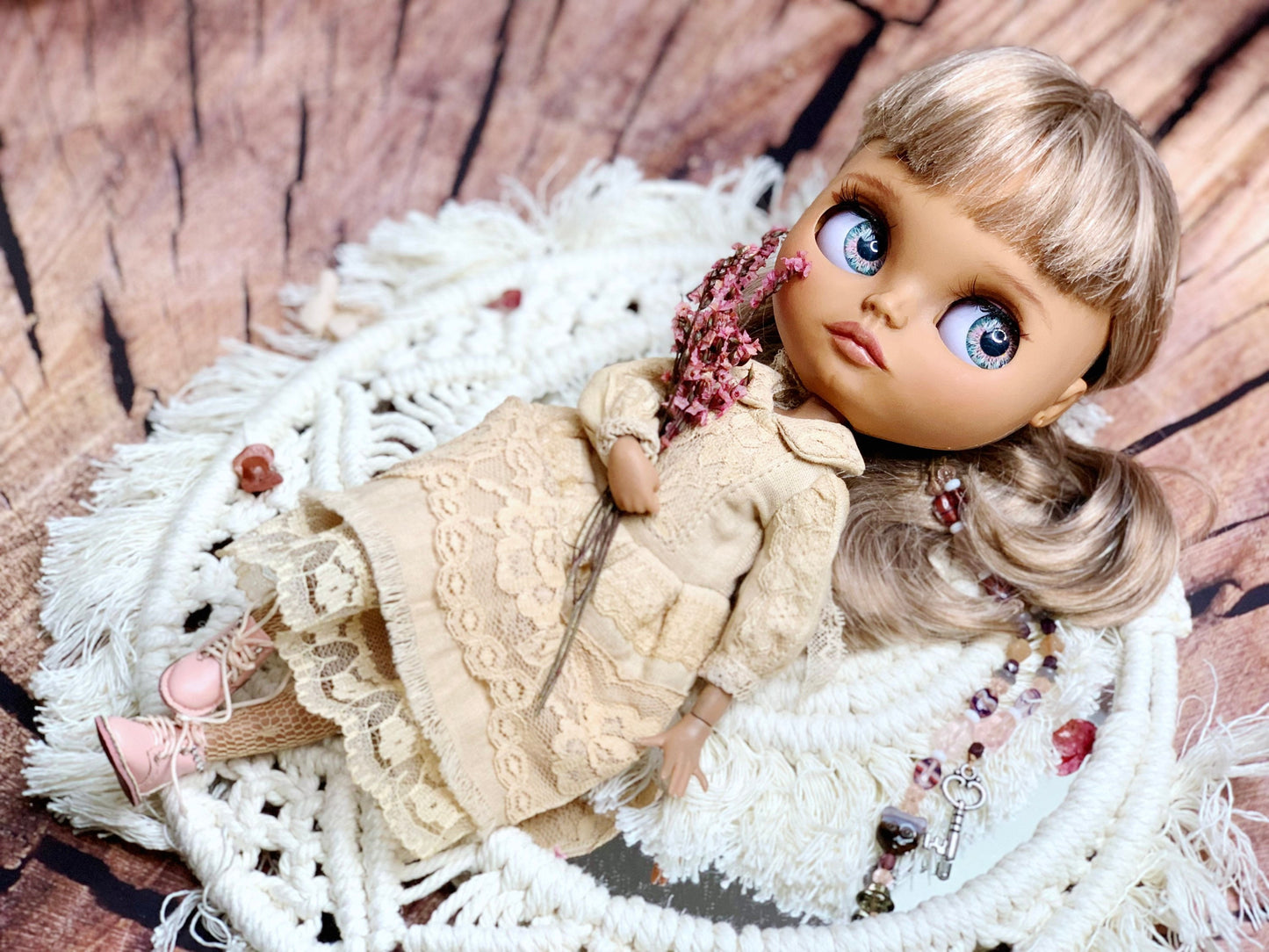 Vintage dress for Blythe doll – A handmade unique piece in cream and beige