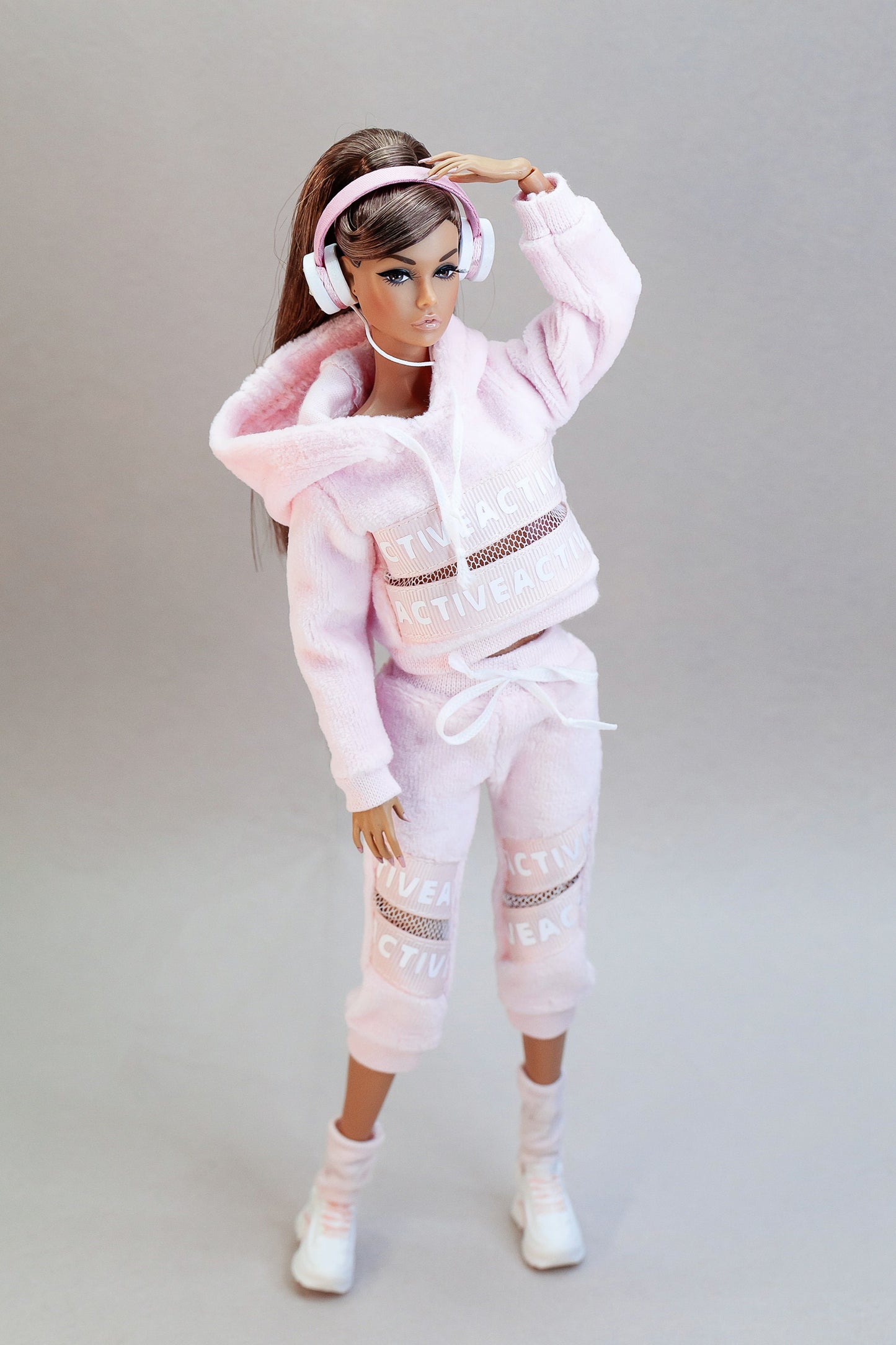 PDF Digital Pattern jogging suit, sweatshirt, trousers for BB & Integrity toys dolls. VIDEO tutorial.
