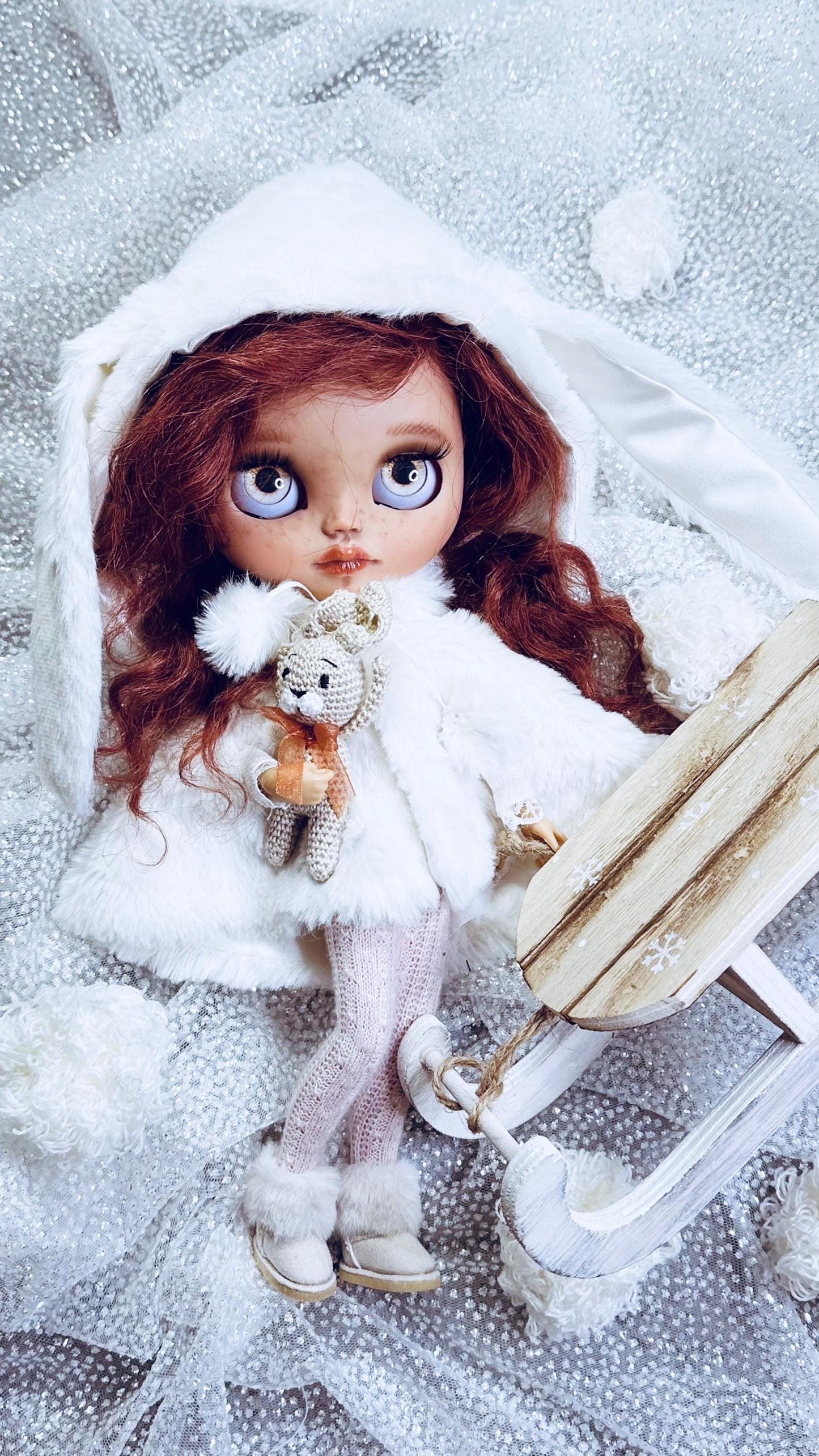PDF Digital Pattern hooded cape with rabbit ears coat for Blythe dolls. VIDEO tutorial.