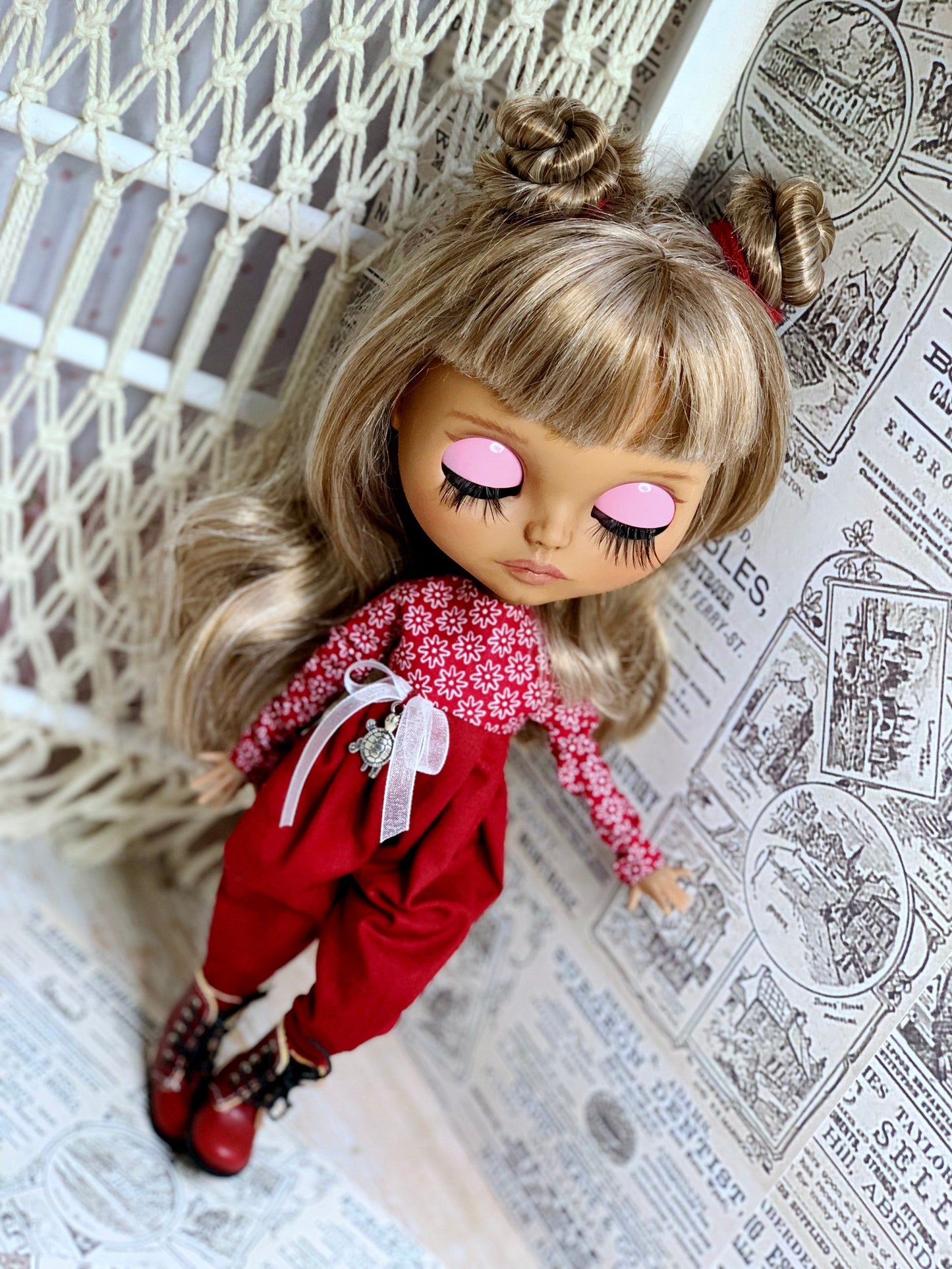Red jumpsuit for a 30 cm Blythe doll. Burgundy outfit for dolls.