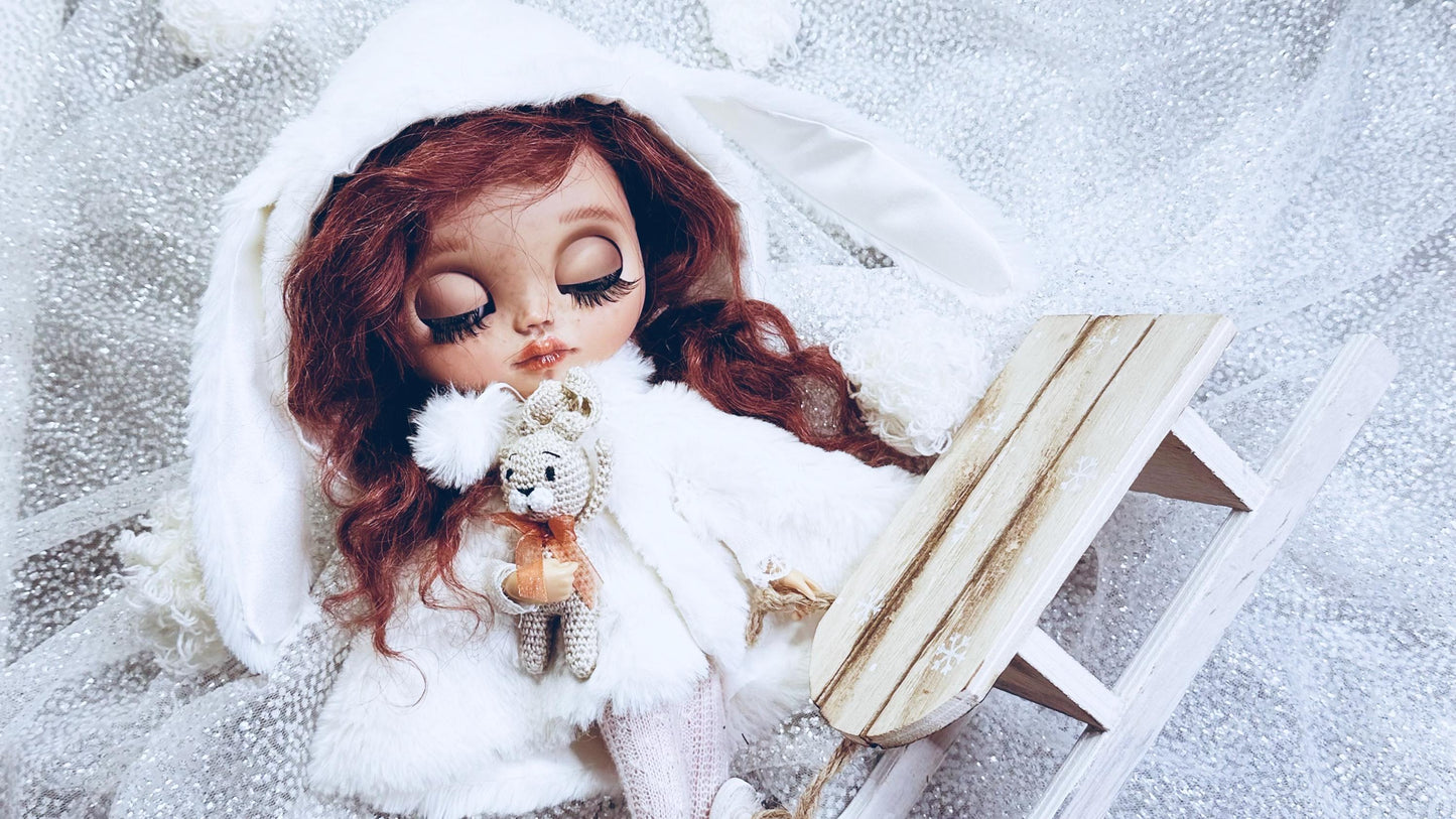 PDF Digital Pattern hooded cape with rabbit ears coat for Blythe dolls. VIDEO tutorial.