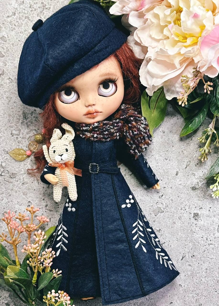 Blythe doll coat with a beret cape and floral embroidery. Boho vintage outfit for doll.