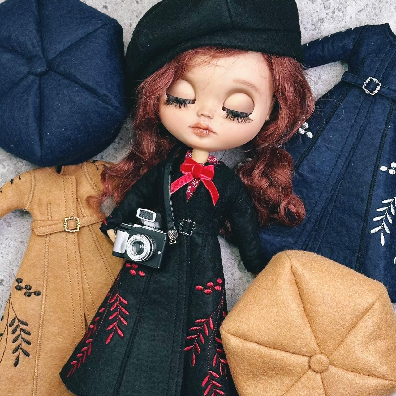 Blythe doll coat with a beret cape and floral embroidery. Boho vintage outfit for doll.
