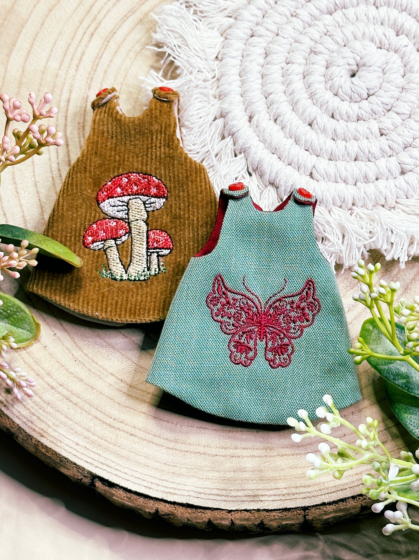 Digital Embroidery / ITH embroidered apron dress for Blythe 1/6 dolls + PDF + Video Tutorial