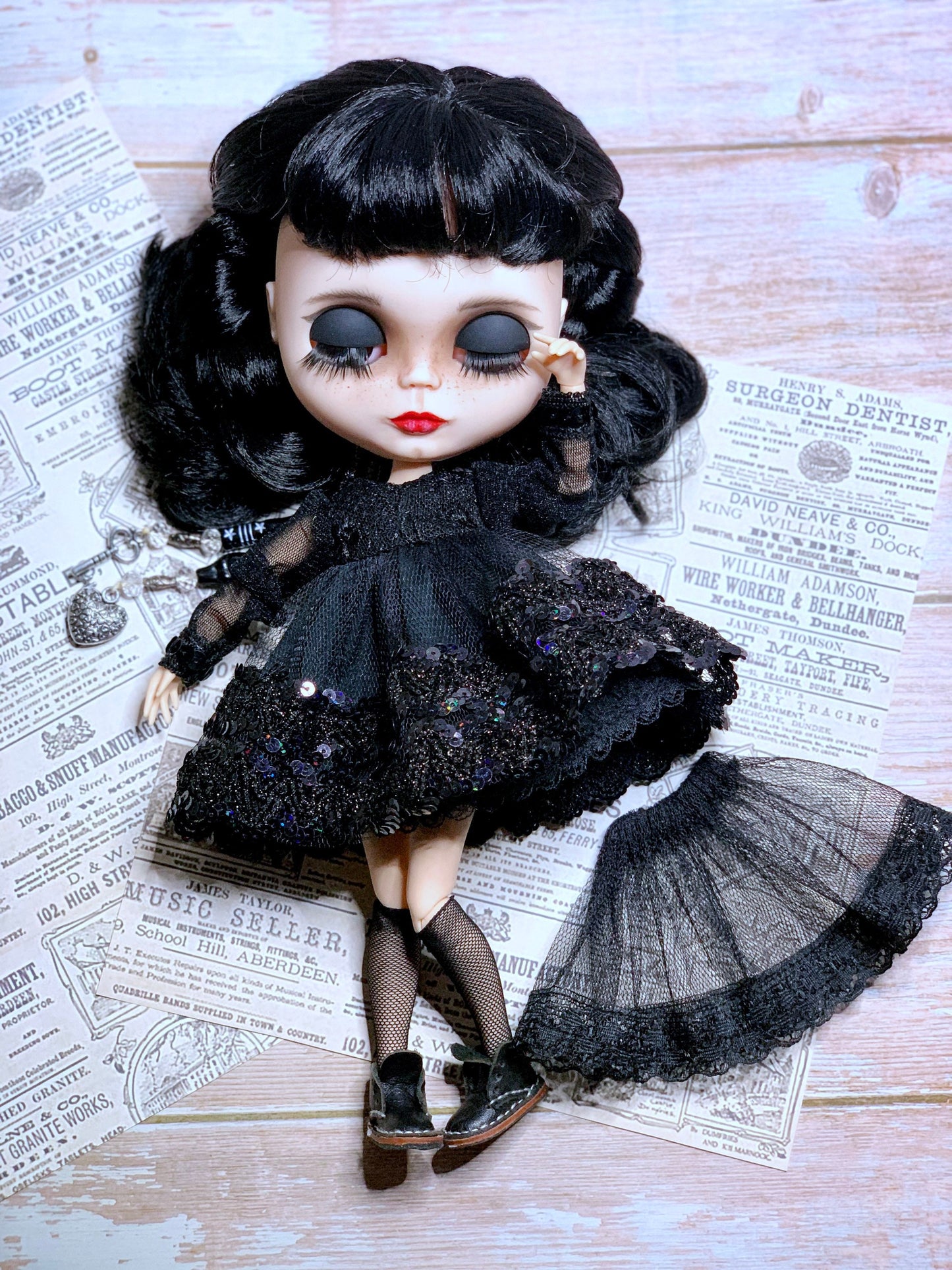 Black ball gown for Blythe Doll, 30 cm doll dress with glitter. Dress for Wednesday doll, Wednesday dress