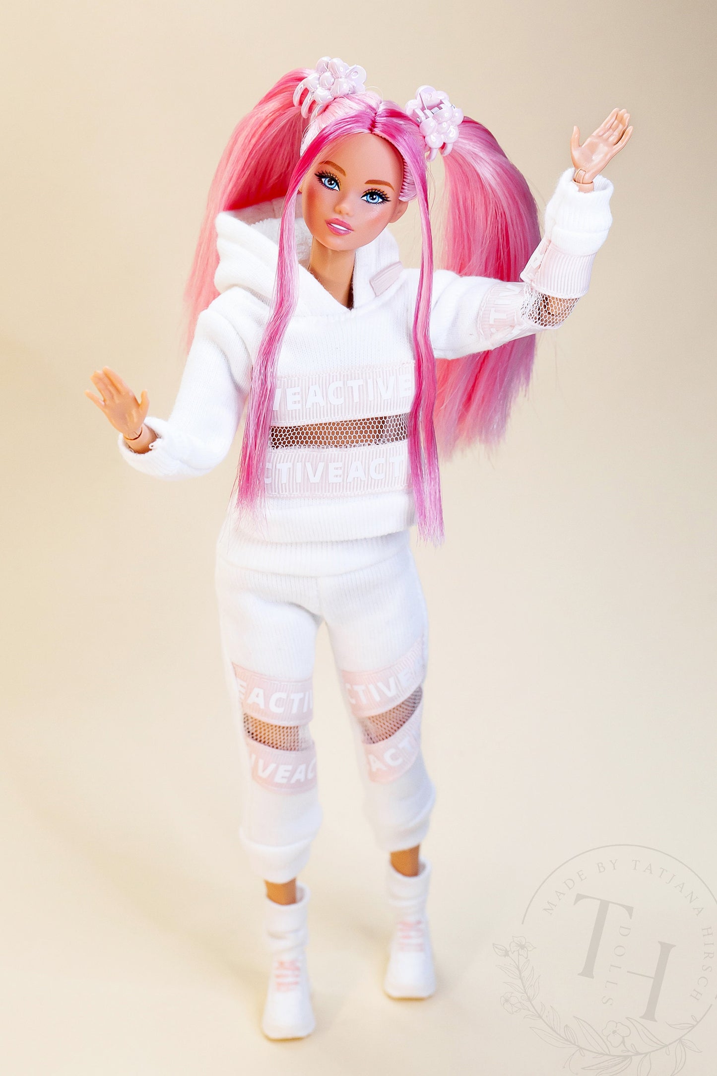 PDF Digital Pattern jogging suit, sweatshirt, trousers for BB & Integrity toys dolls. VIDEO tutorial.