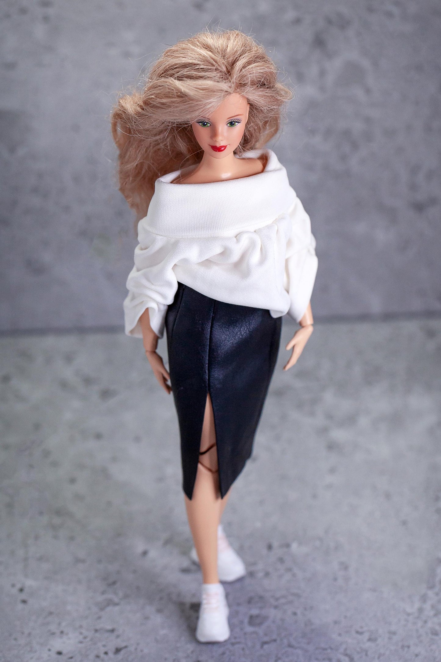 PDF Digital Pattern leather skirt for BB Curv. 12 inch fashion doll. VIDEO tutorial.