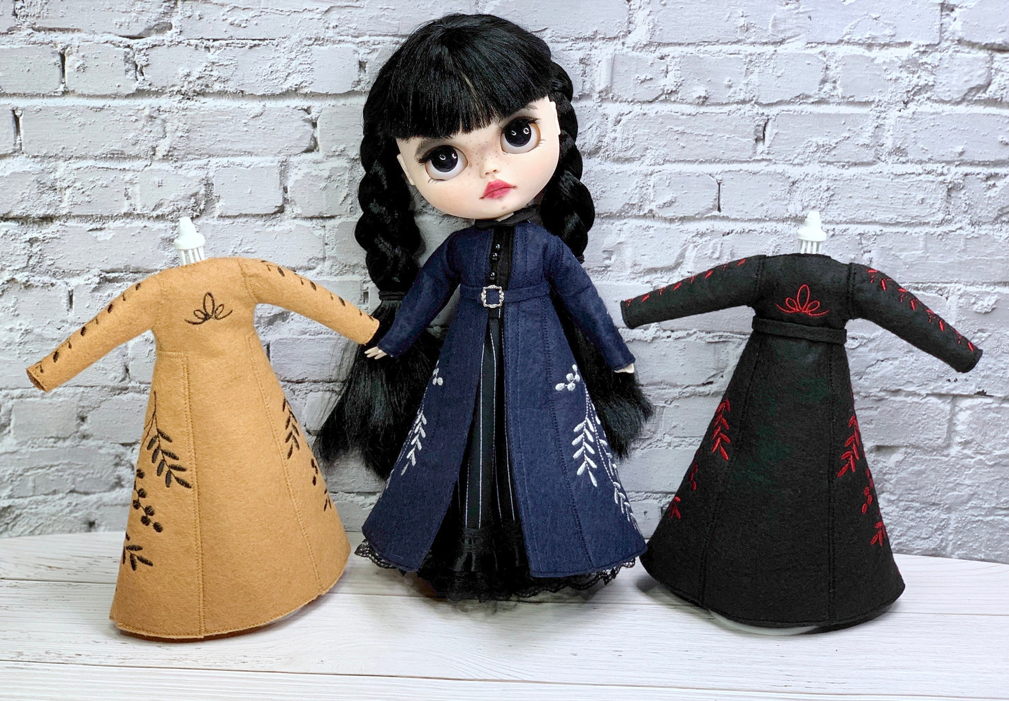 Blythe doll coat with a beret cape and floral embroidery. Boho vintage outfit for doll.