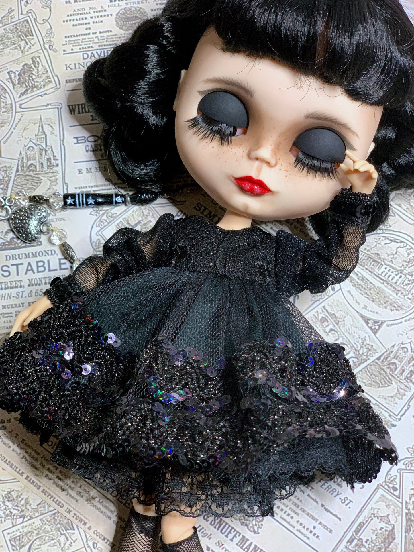 Black ball gown for Blythe Doll, 30 cm doll dress with glitter. Dress for Wednesday doll, Wednesday dress