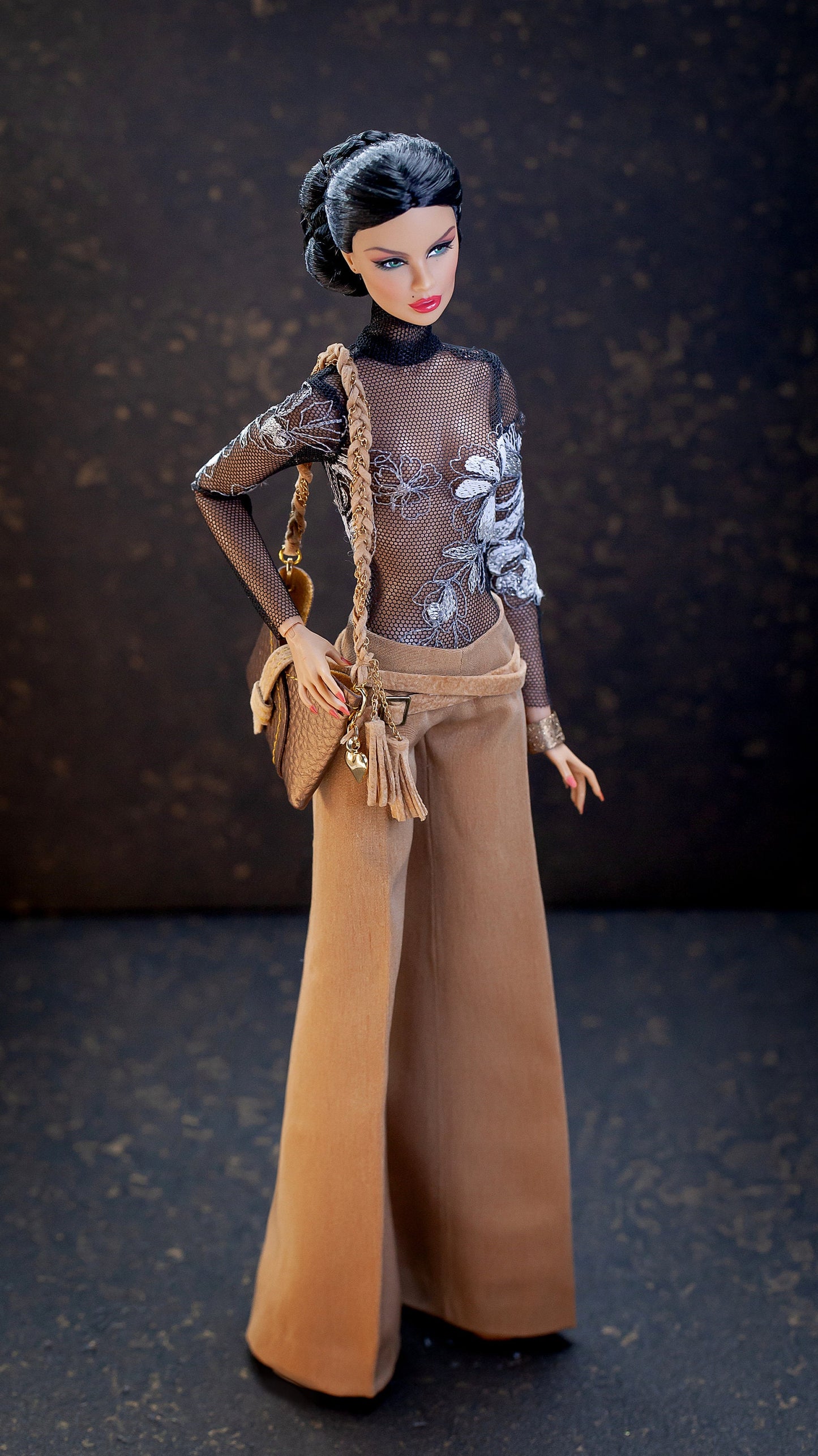 PDF Digital Pattern low waist trousers for BBMTM & Integrity toys dolls. VIDEO tutorial.