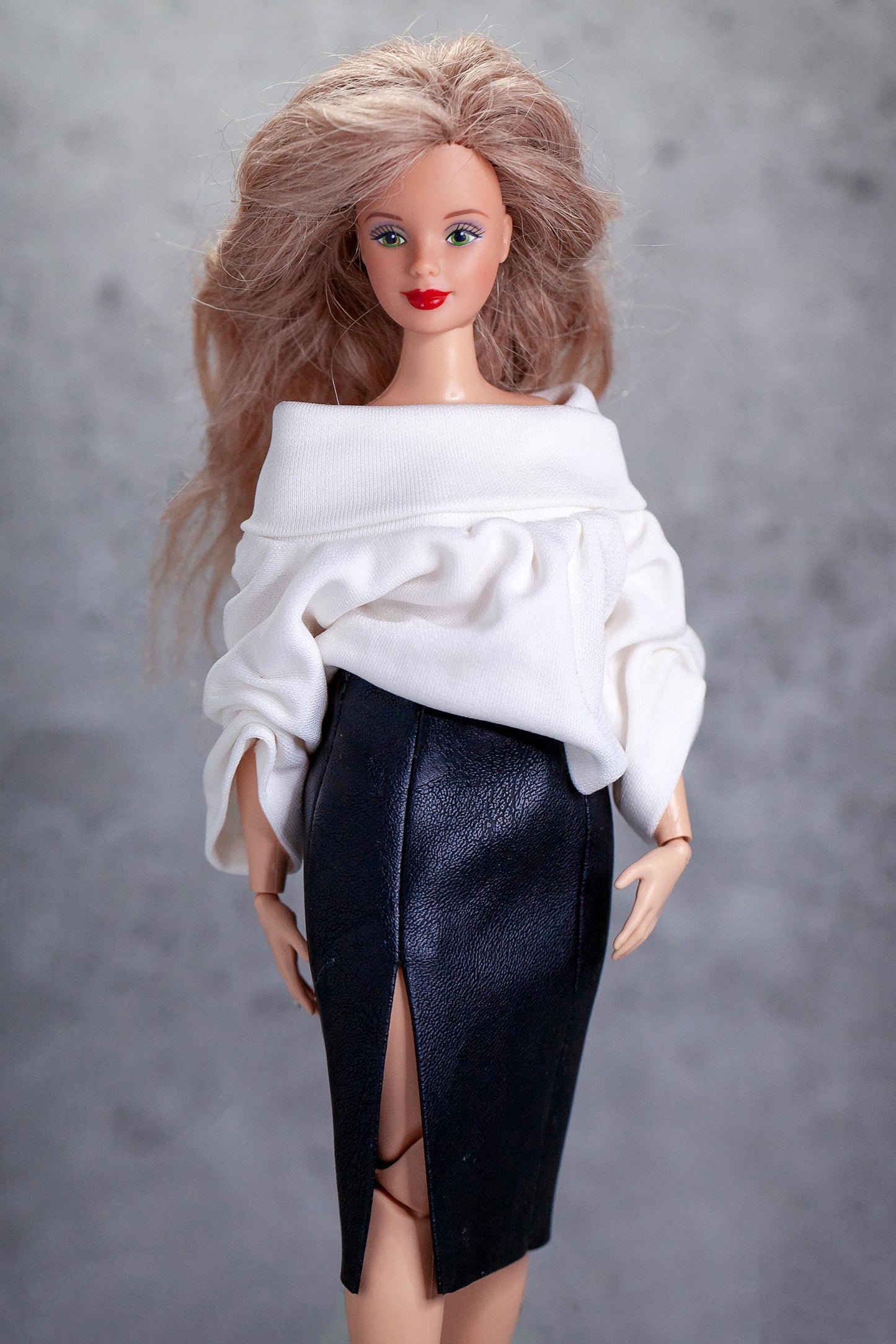 PDF Digital Pattern leather skirt for BB Curv. 12 inch fashion doll. VIDEO tutorial.