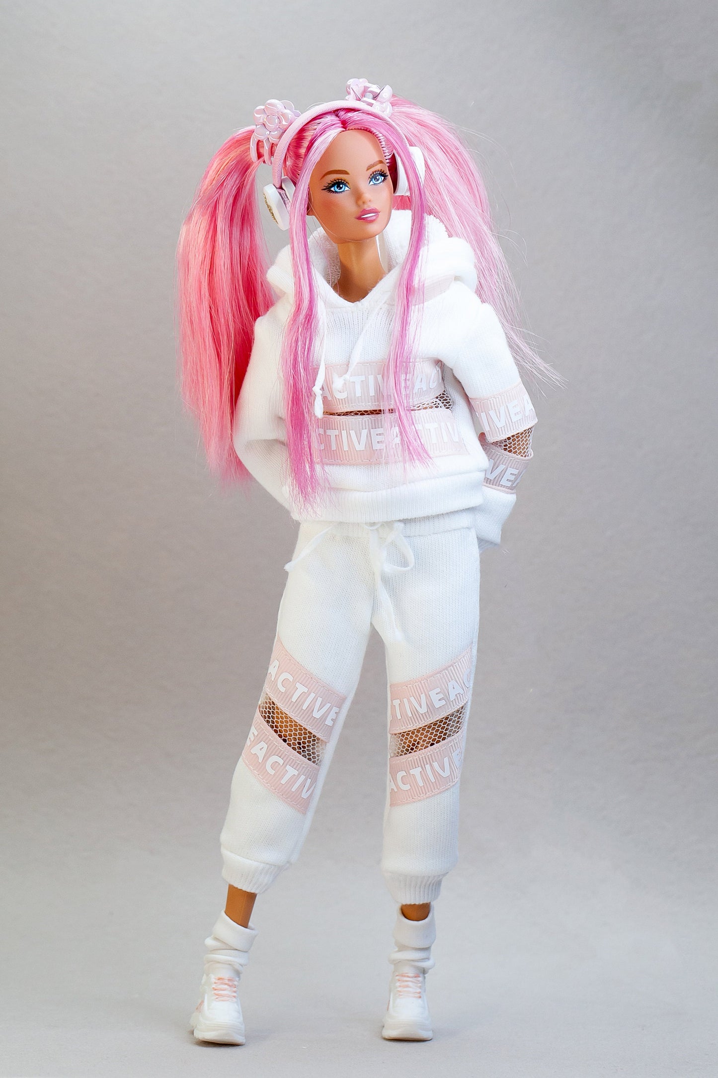 PDF Digital Pattern jogging suit, sweatshirt, trousers for BB & Integrity toys dolls. VIDEO tutorial.