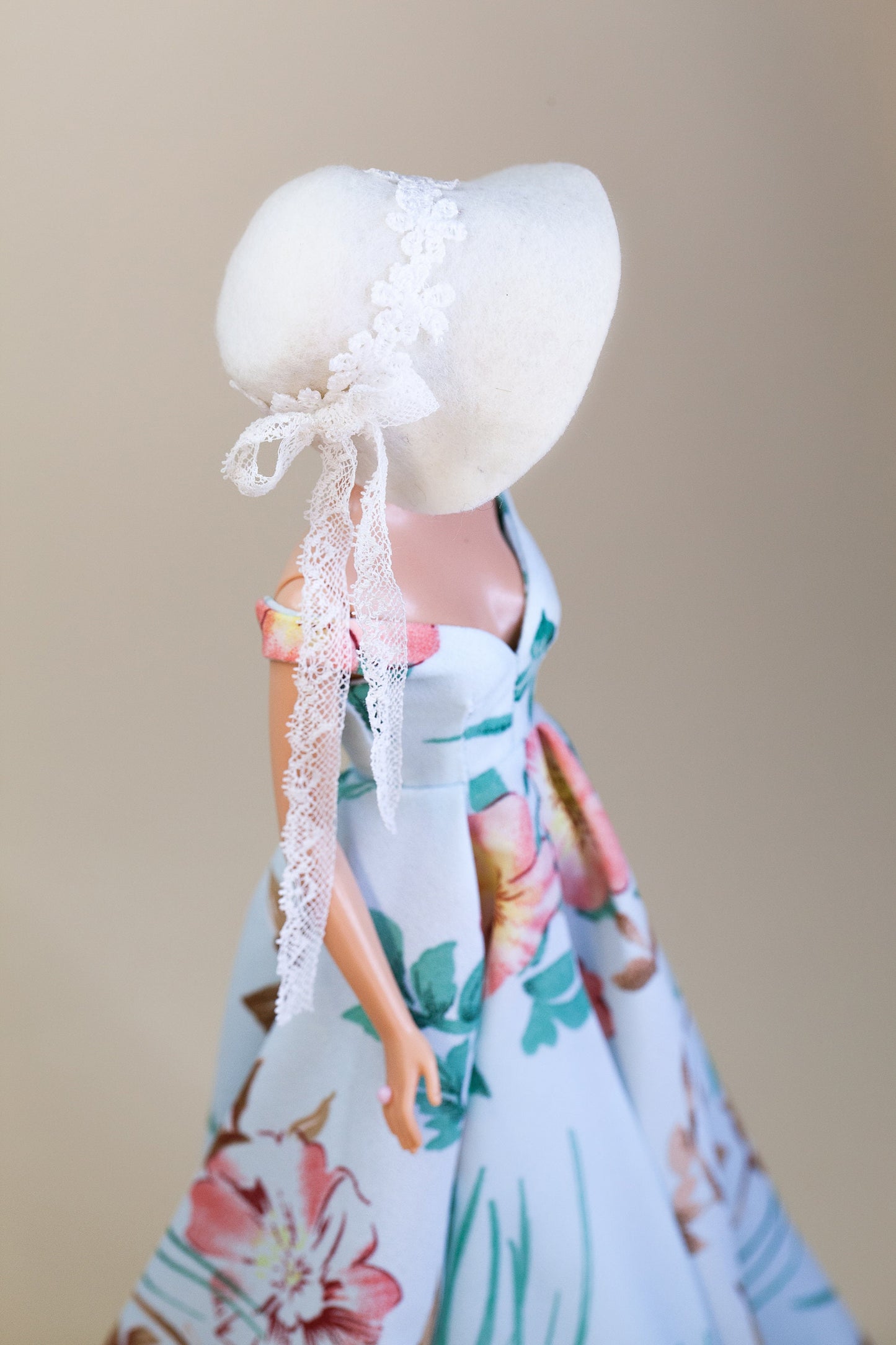 PDF Digital Pattern felt hat for BB, BBMTM 30 cm dolls. Video making tutorial.