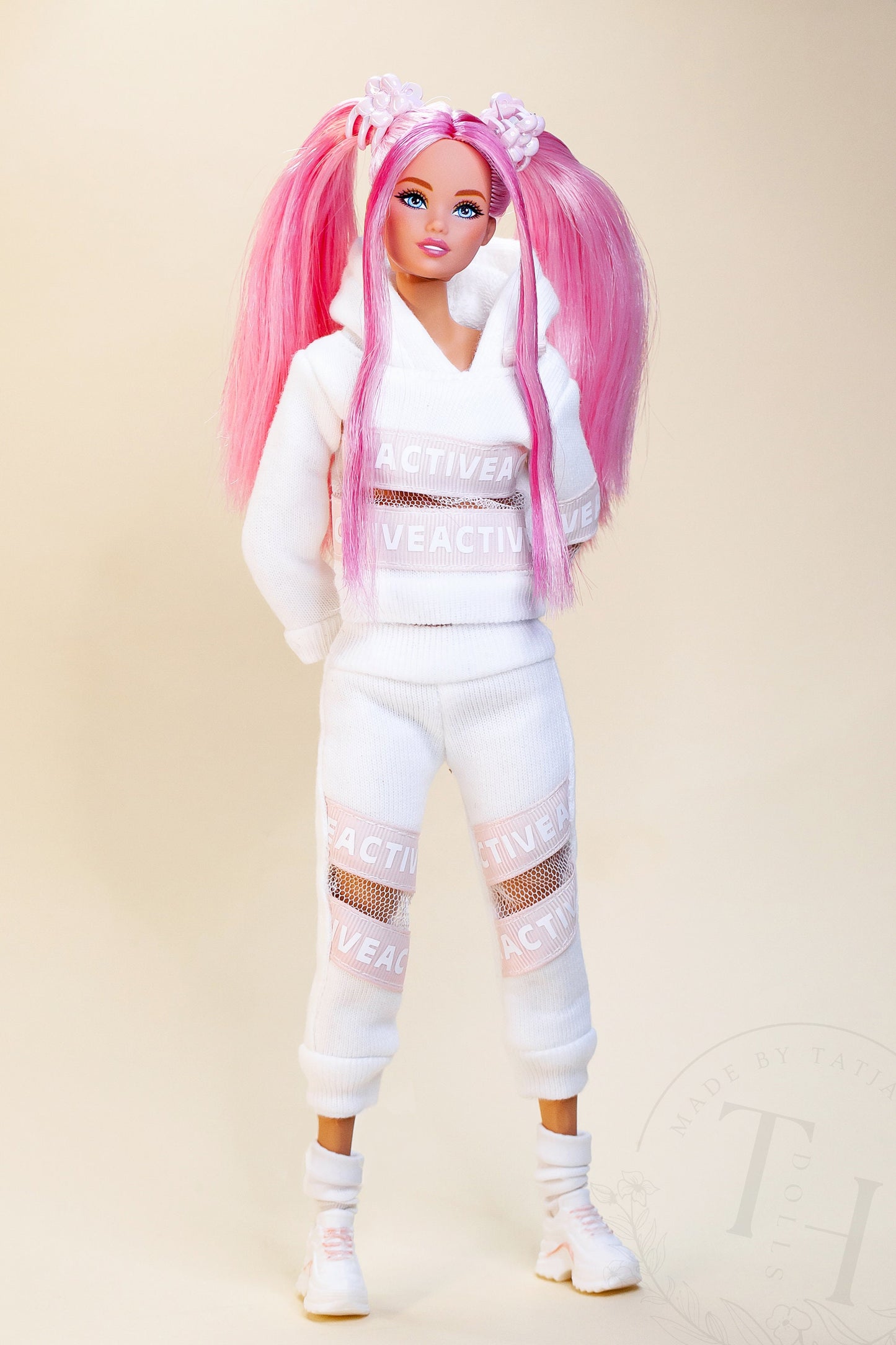 PDF Digital Pattern jogging suit, sweatshirt, trousers for BB & Integrity toys dolls. VIDEO tutorial.
