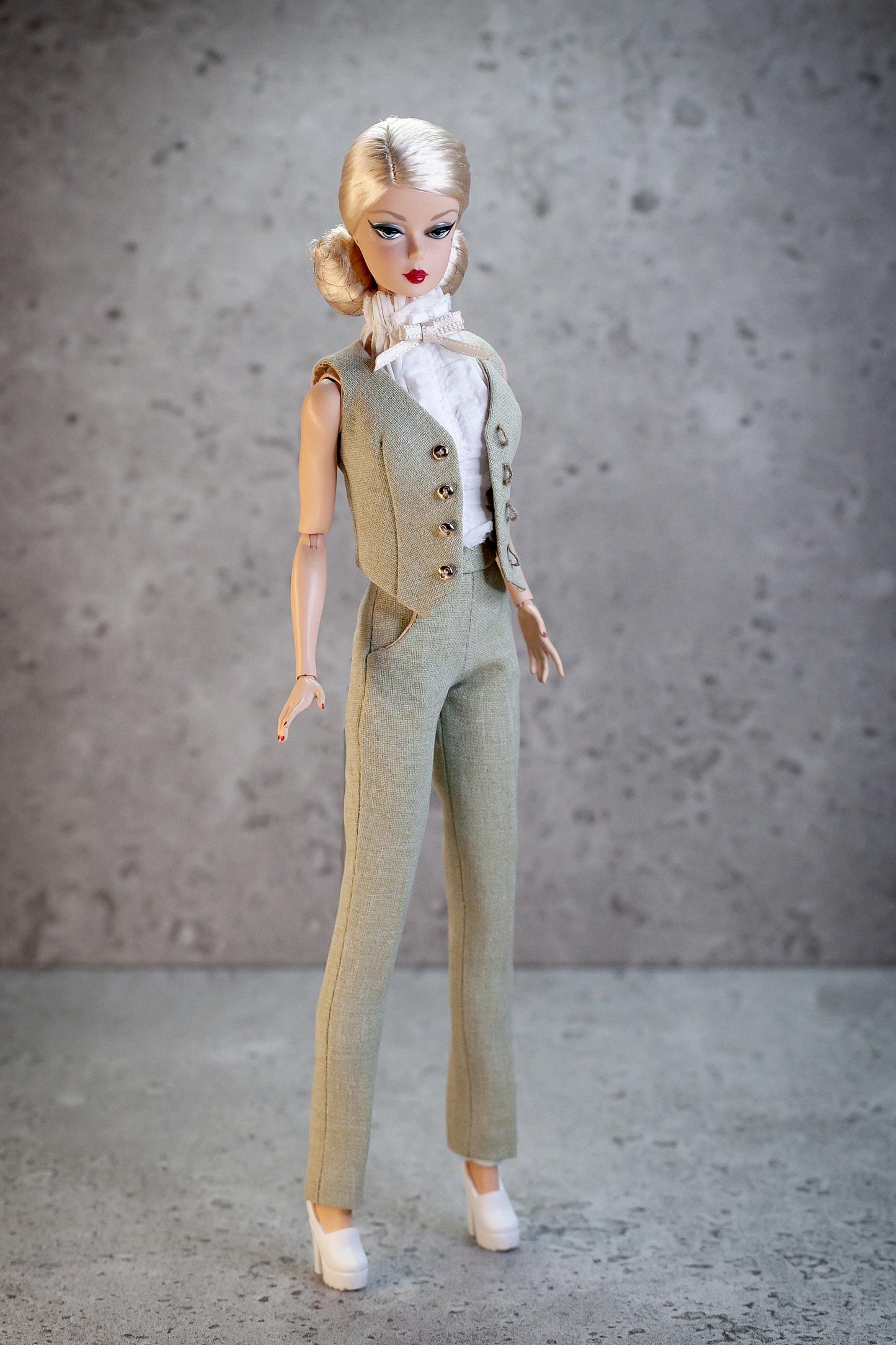 PDF Digital Pattern vest + pants trousers suit for BB SS fashion dolls. Video tutorial.