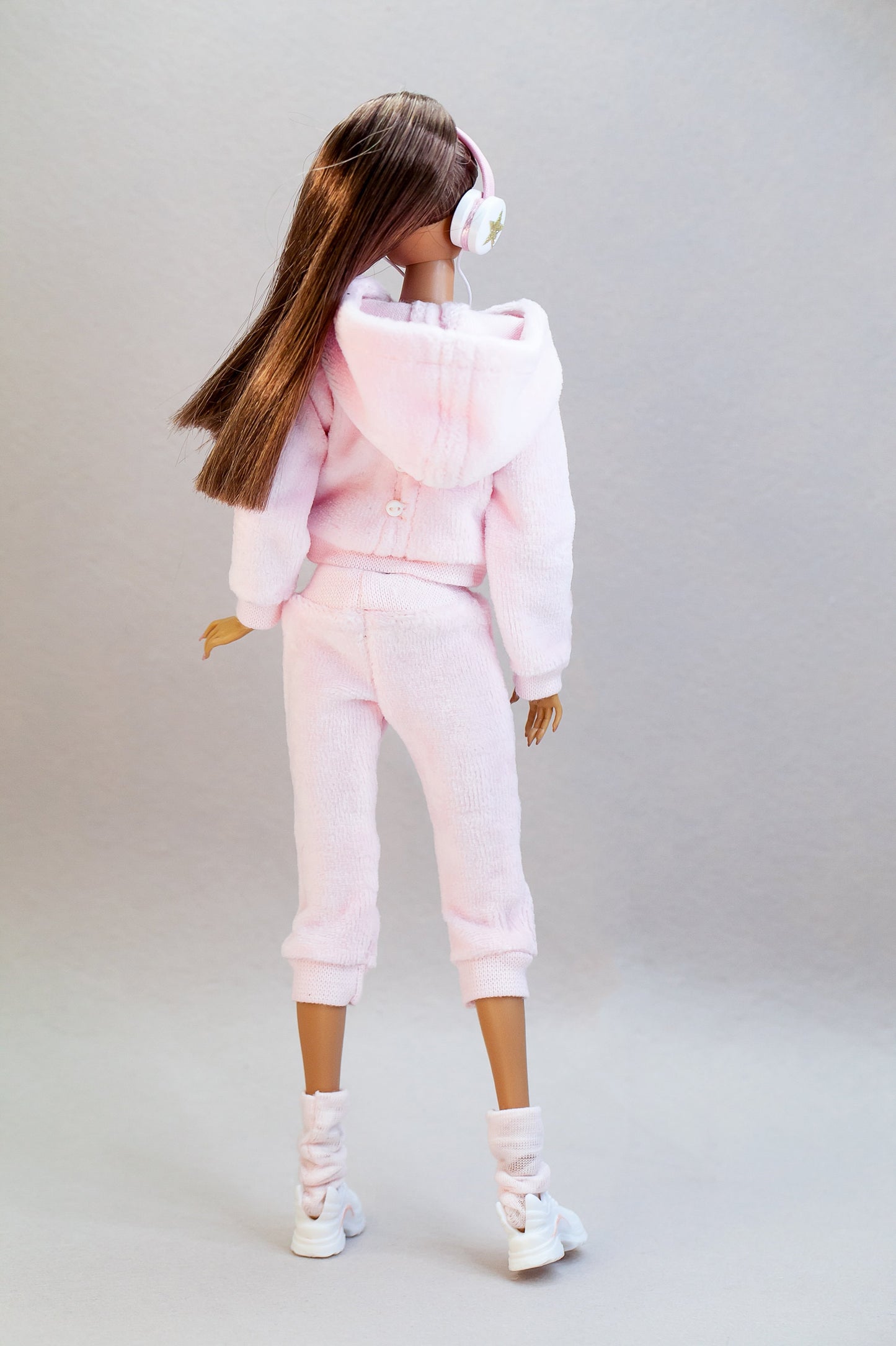 PDF Digital Pattern jogging suit, sweatshirt, trousers for BB & Integrity toys dolls. VIDEO tutorial.