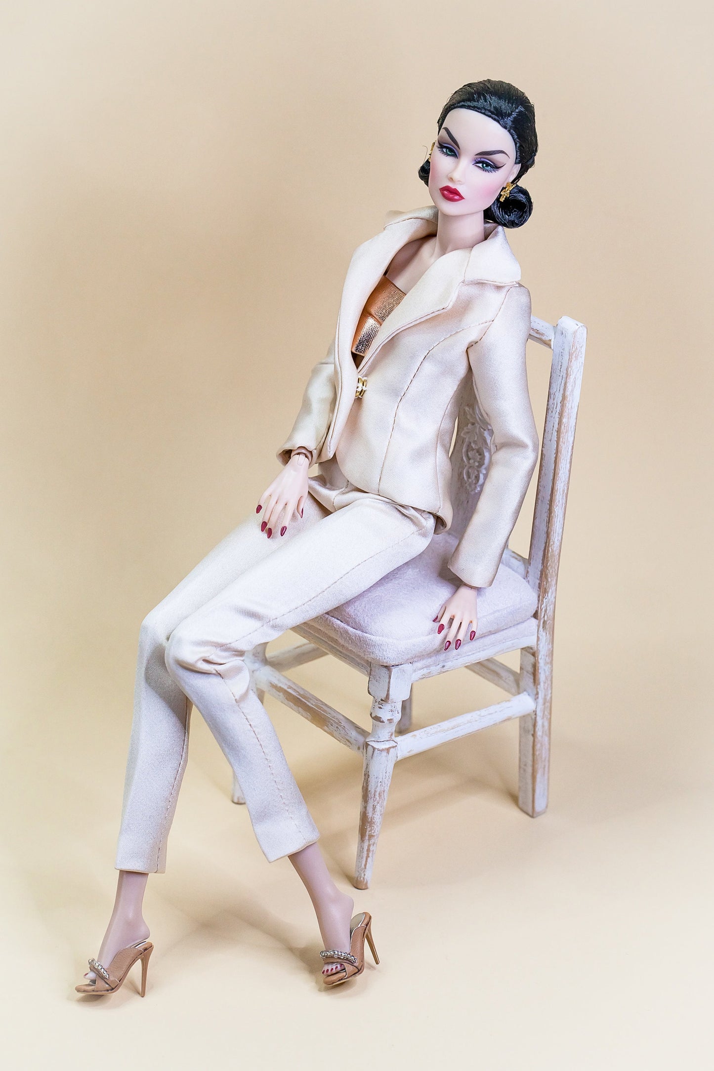 PDF Digital Pattern Satin suit blazer, pants with pockets for Fashion Royalty Nu Face doll Integrity toys. VIDEO tutorial.