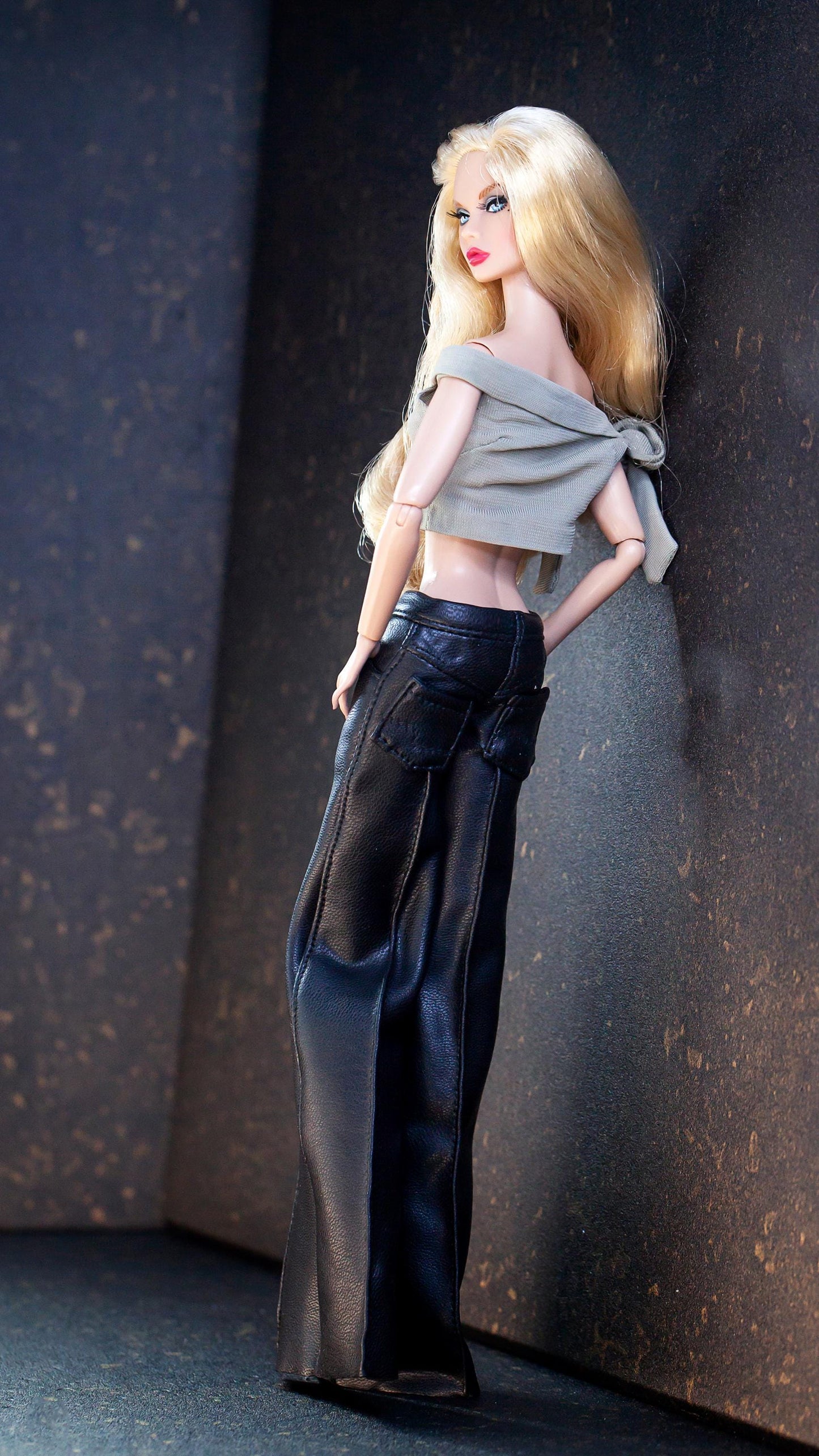 PDF Digital Pattern leather flared pants trousers for BB MTM &amp; Integrity toys 1:6 dolls. Video tutorial