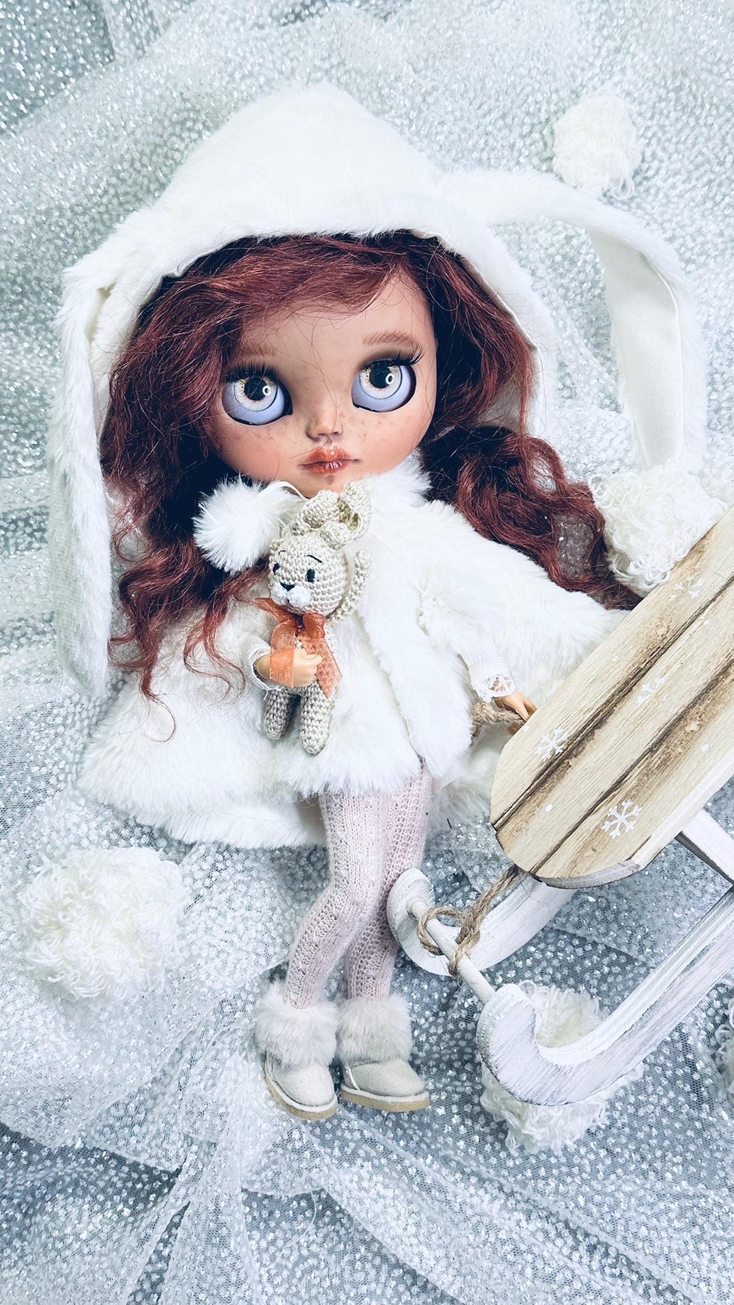 PDF Digital Pattern hooded cape with rabbit ears coat for Blythe dolls. VIDEO tutorial.