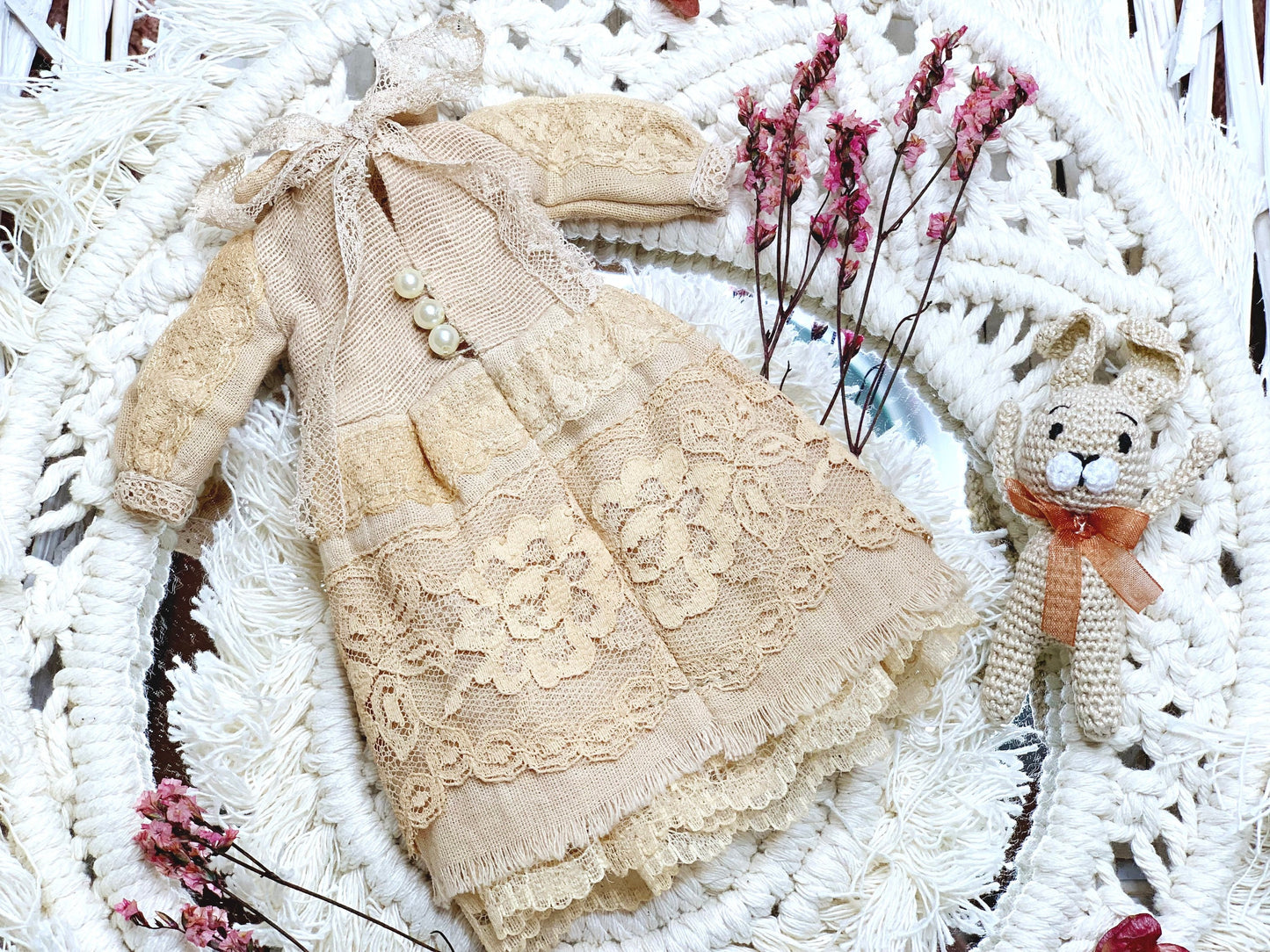 Vintage dress for Blythe doll – A handmade unique piece in cream and beige