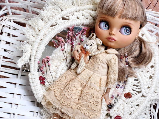 Vintage dress for Blythe doll – A handmade unique piece in cream and beige