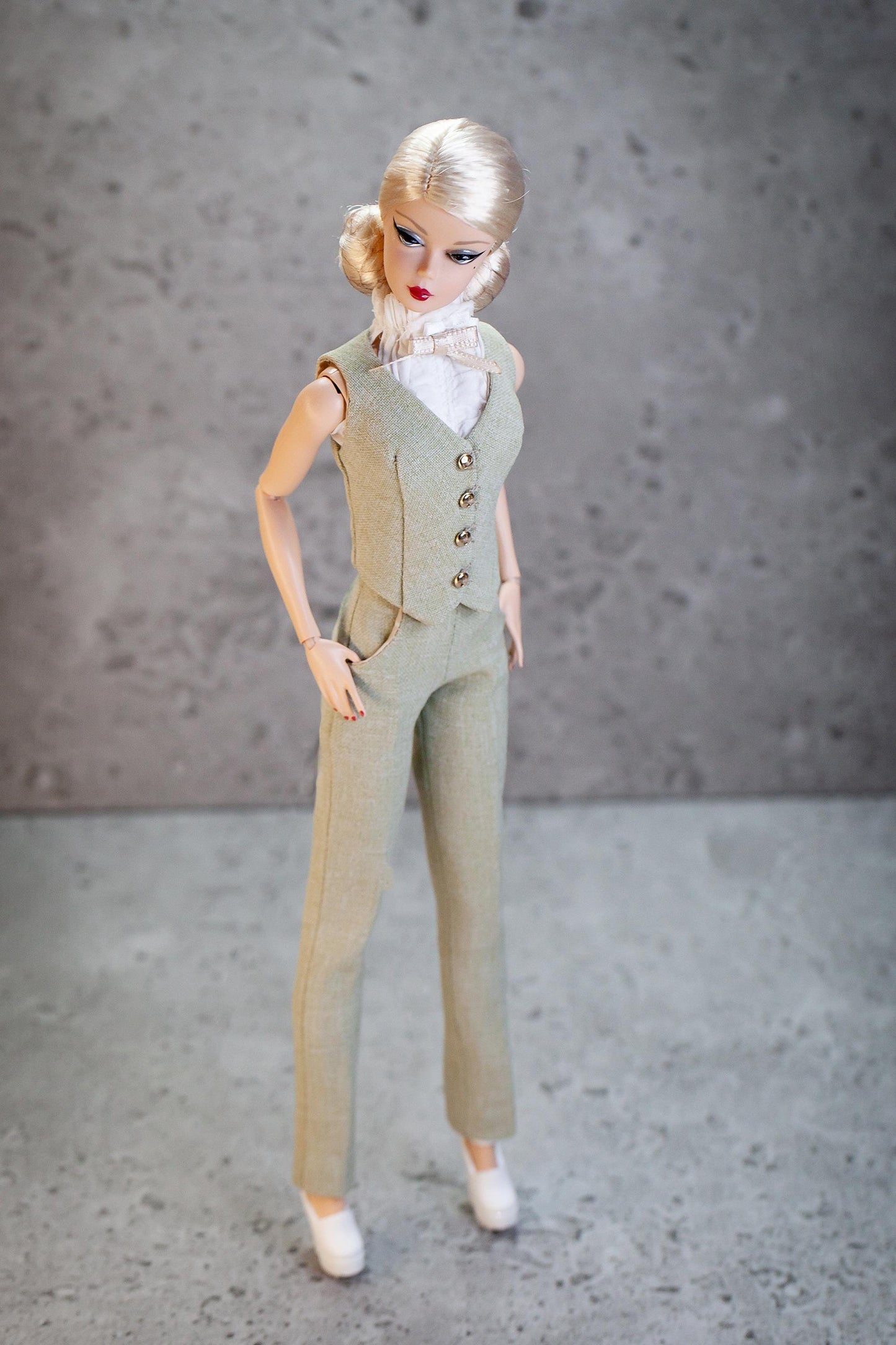 PDF Digital Pattern vest + pants trousers suit for BB SS fashion dolls. Video tutorial.