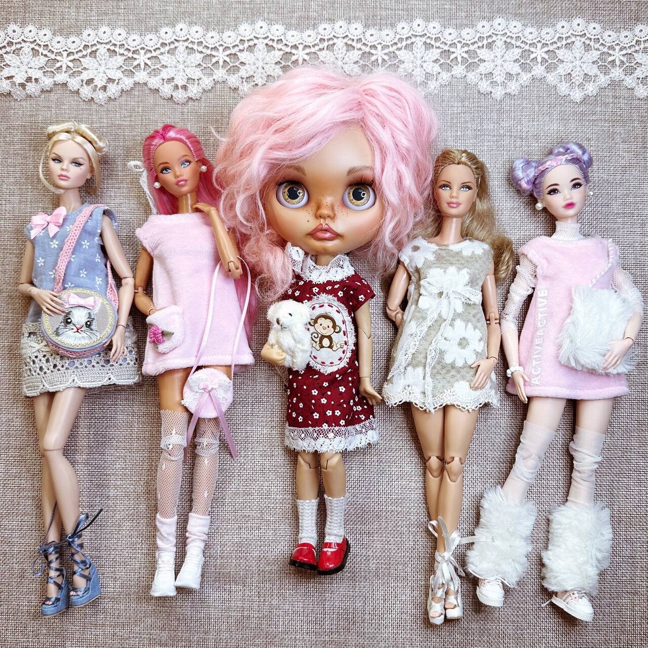 PDF Digital Pattern short dress for BB, Poppy Parker, Tulabelle and Blythe dolls. Video tutorial.