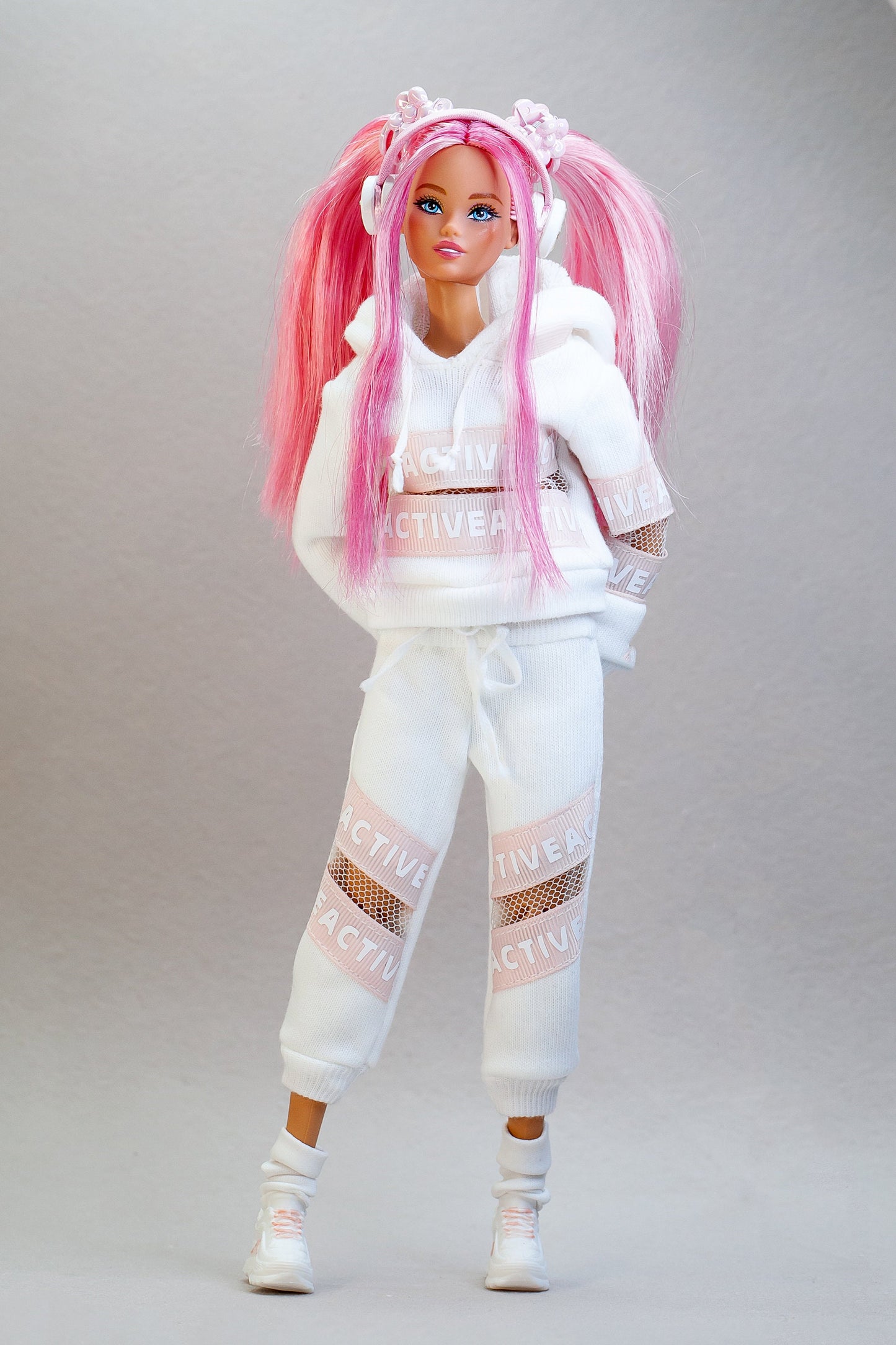 PDF Digital Pattern jogging suit, sweatshirt, trousers for BB &amp; Integrity toys dolls. VIDEO tutorial.