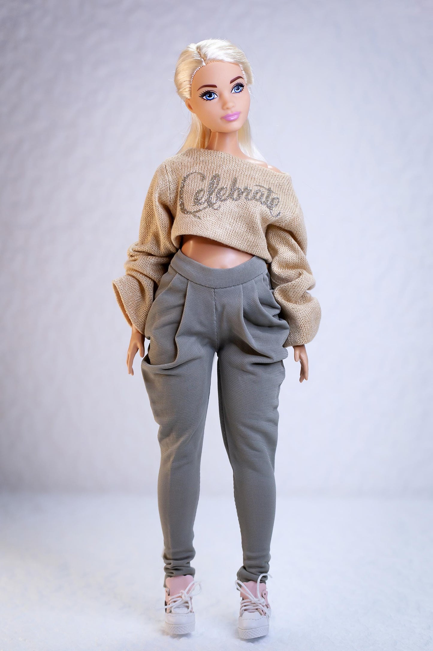 PDF Digital Pattern pleated pants trousers for BB Curv. dolls. Video tutorial.