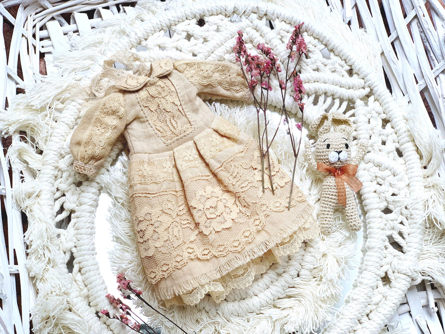 Vintage dress for Blythe doll – A handmade unique piece in cream and beige