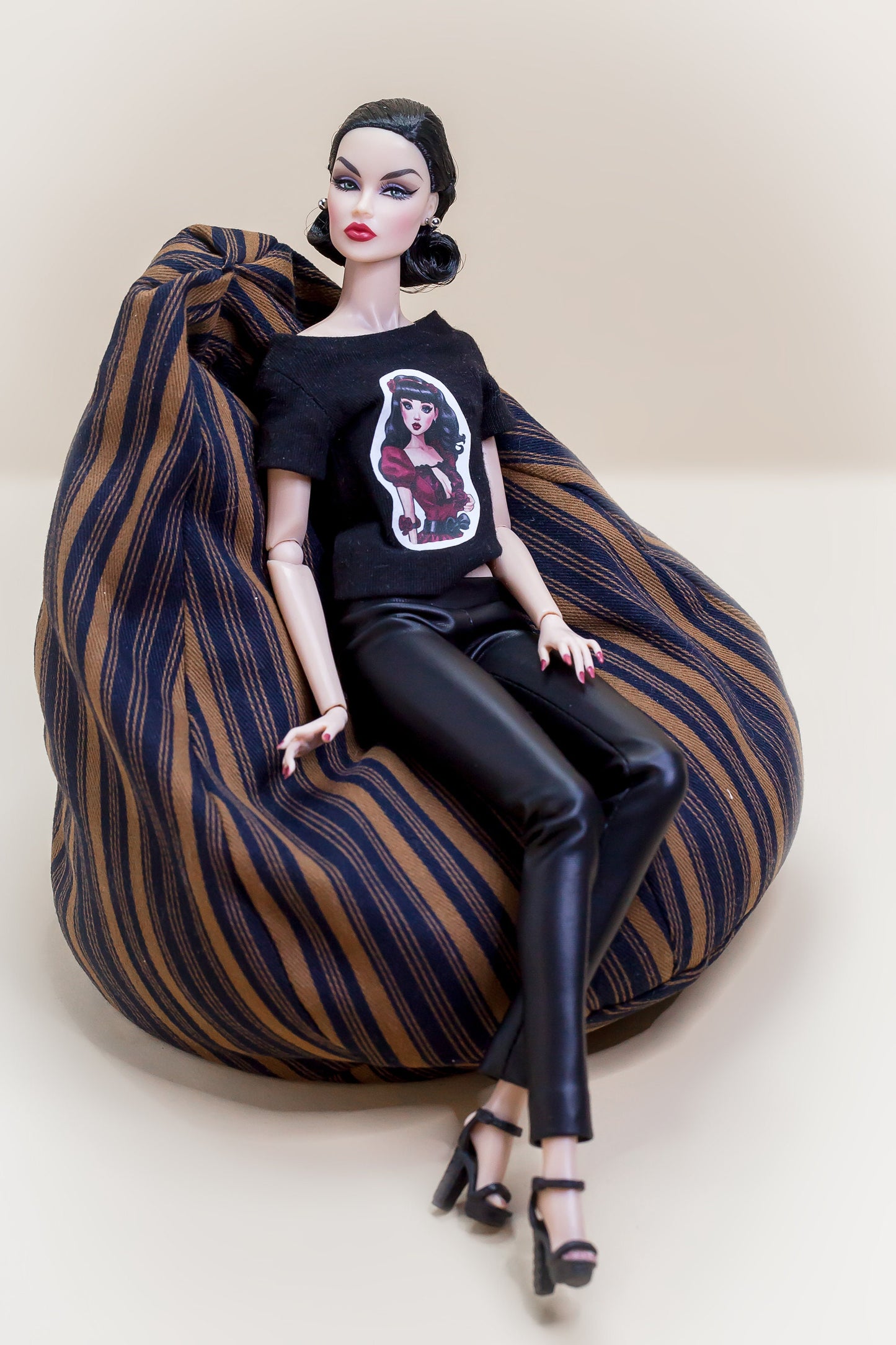 PDF Digital Pattern T-shirt &amp; leggings for Fashion Royalty Nu Face doll Integrity toys. Youtube VIDEO tutorial.