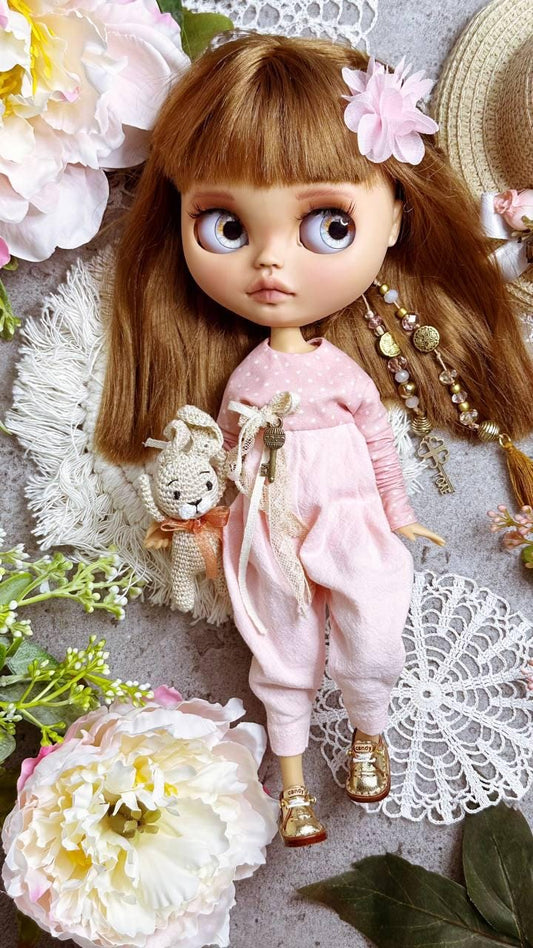 Cute jumpsuit for Blythe dolls – handmade dream piece in vintage style