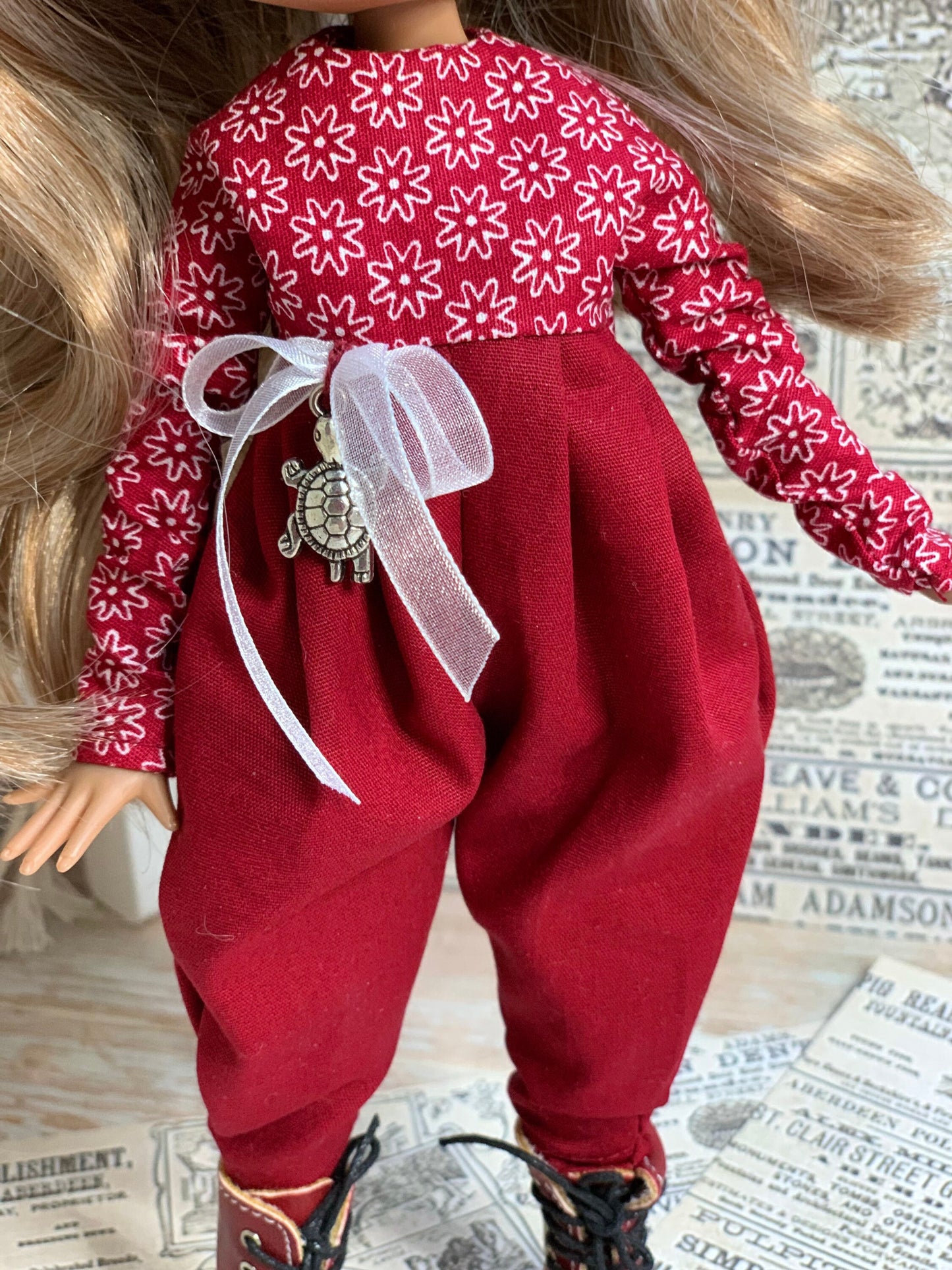 Red jumpsuit for a 30 cm Blythe doll. Burgundy outfit for dolls.