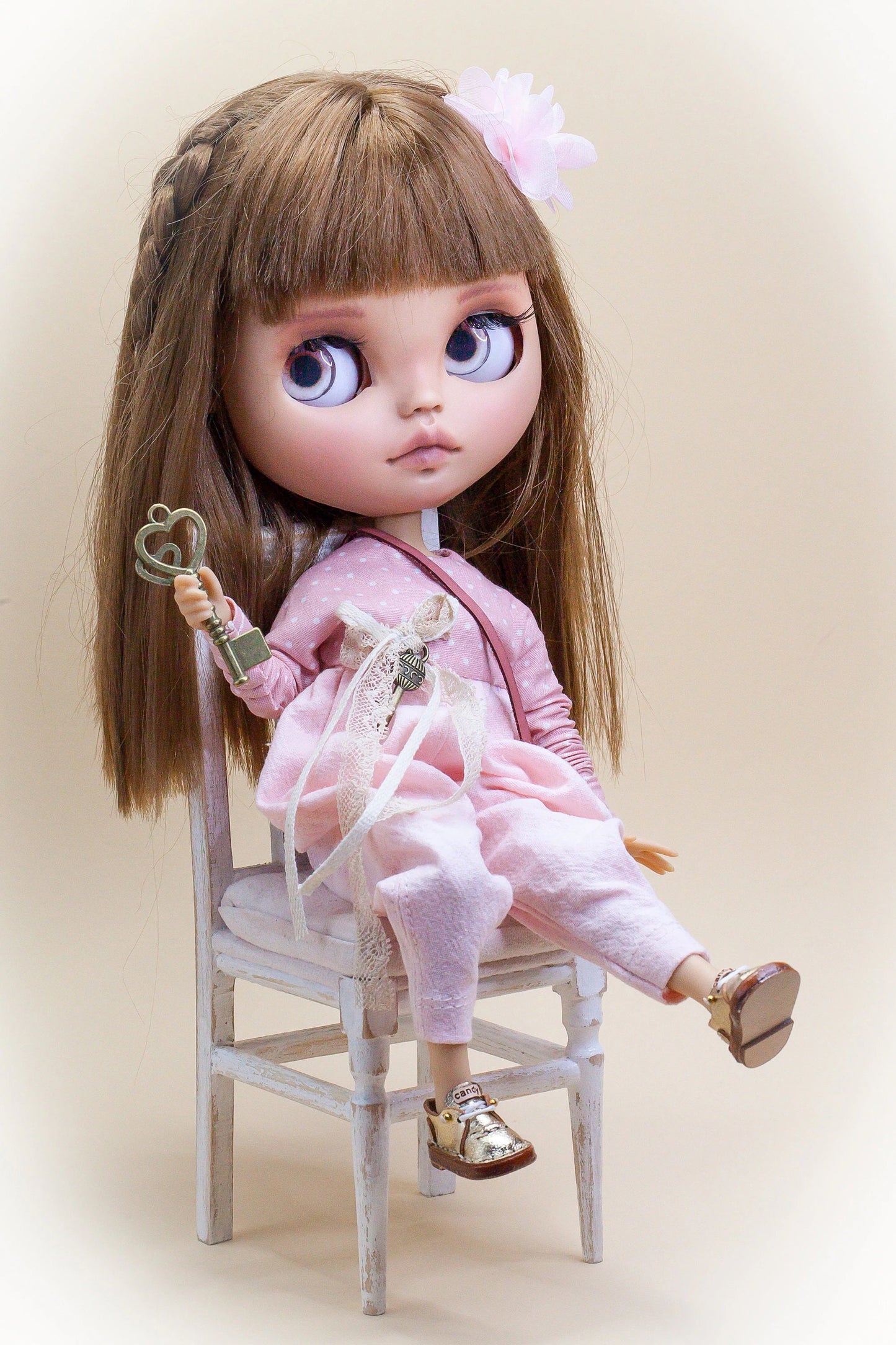 Cute jumpsuit for Blythe dolls – handmade dream piece in vintage style