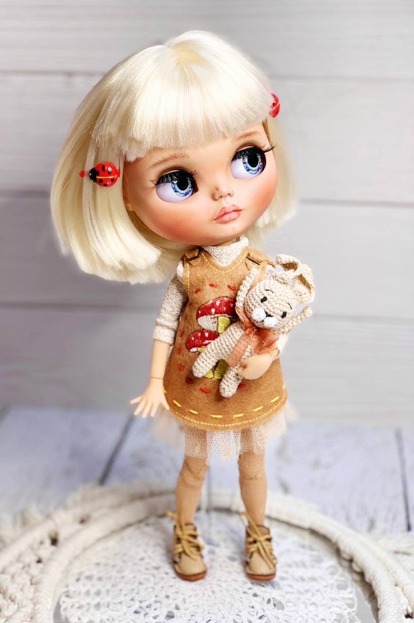 Digital Embroidery / ITH embroidered apron dress for Blythe 1/6 dolls + PDF  + Video Tutorial