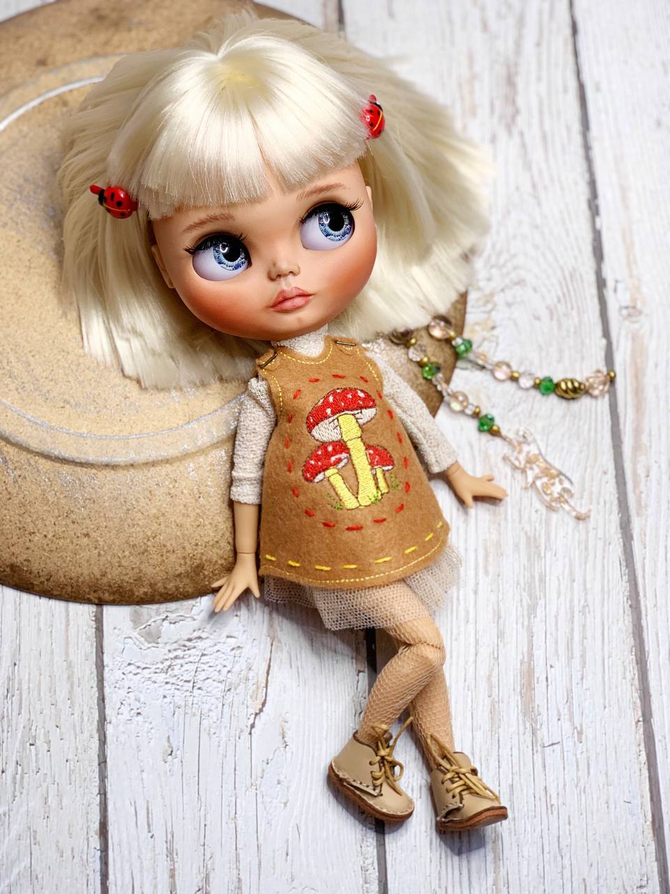 Digital Embroidery / ITH embroidered apron dress for Blythe 1/6 dolls + PDF  + Video Tutorial