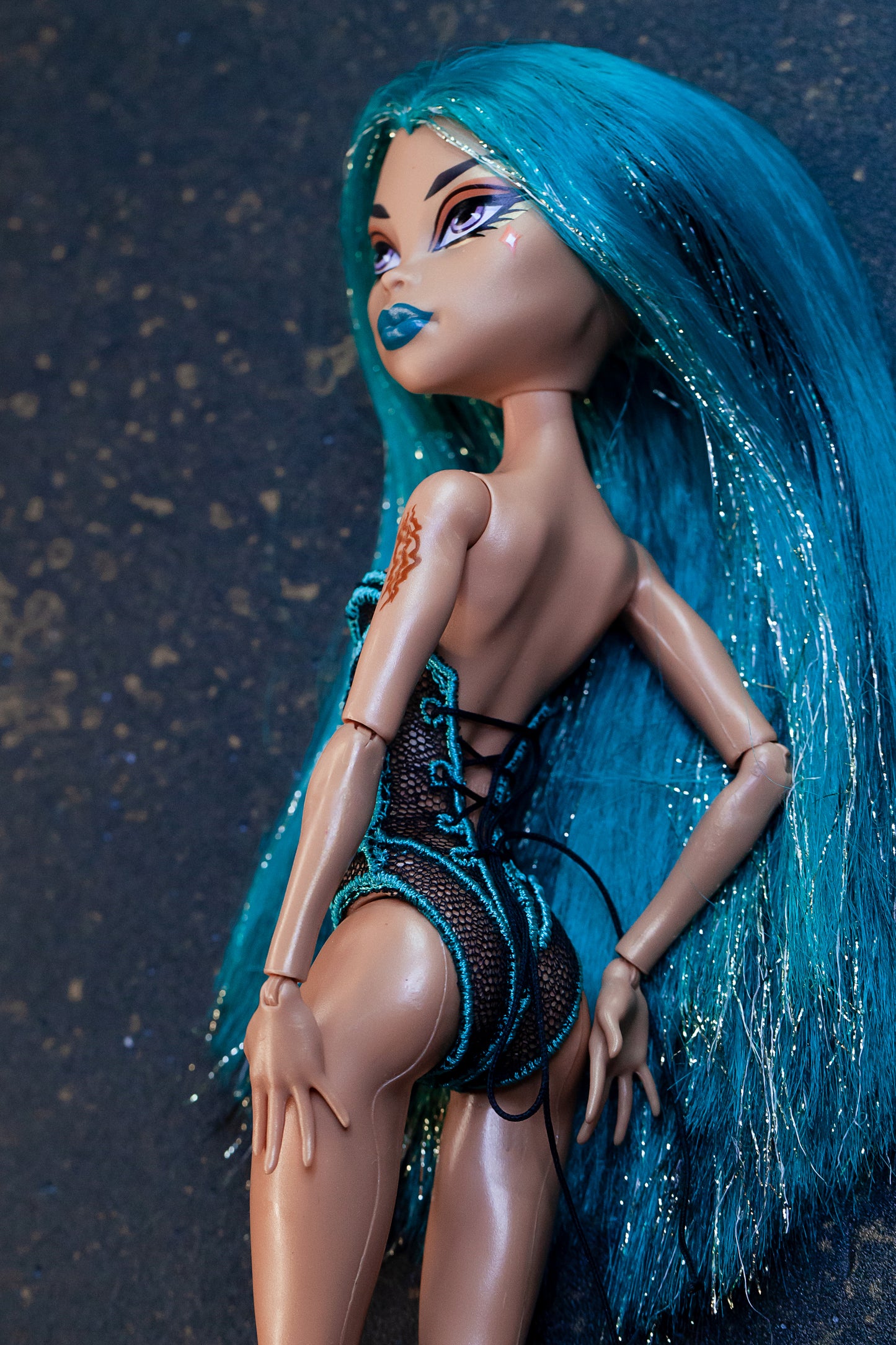 Edler Body für Monster DOLL G1 basic + adult Puppen. Gestickte Corsage. Body Lingerie Corset