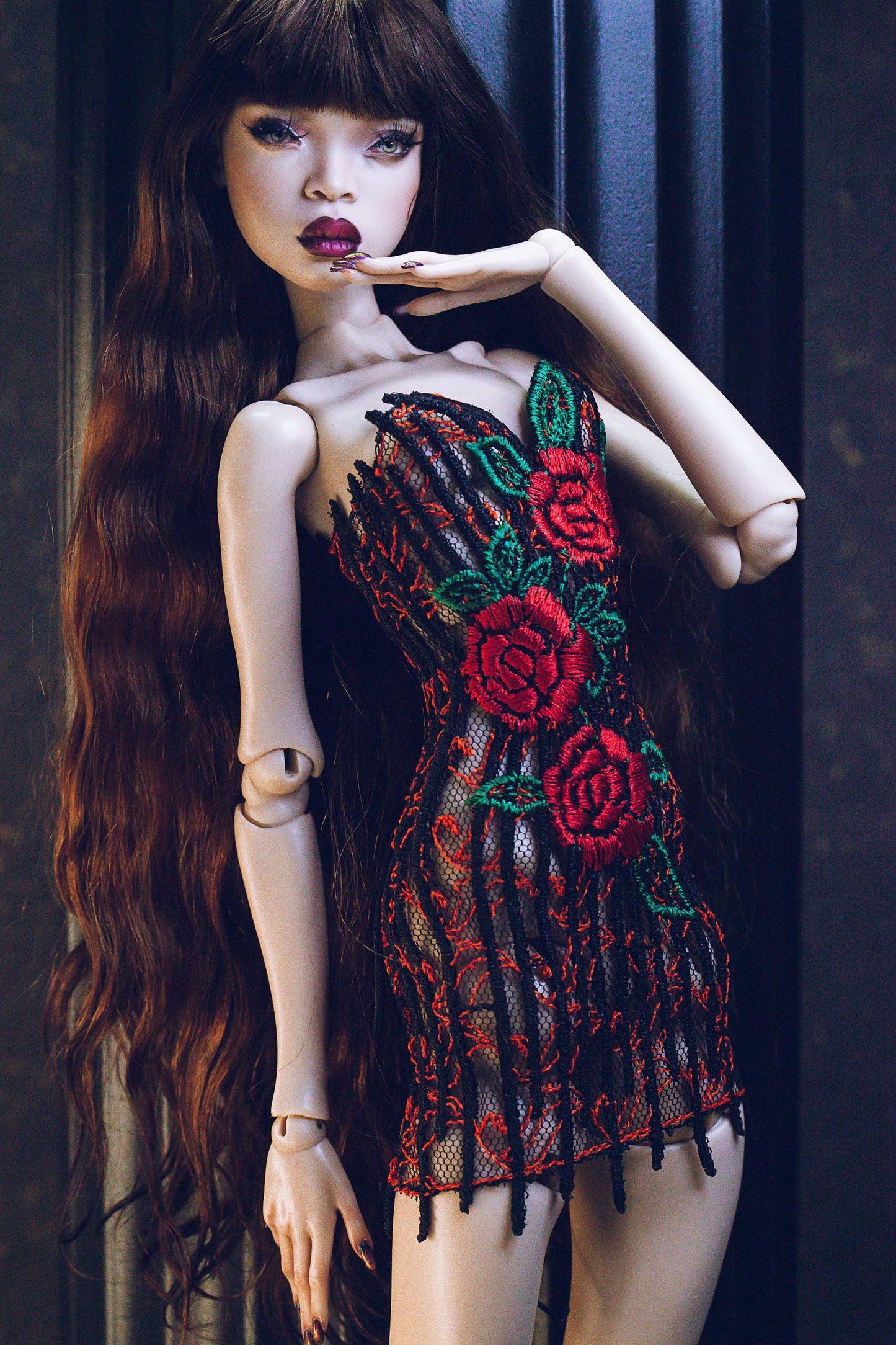 Edles Rosen Etui Kleid für Popovy Sisters BJD 1/4 Puppen + Strümpfe
