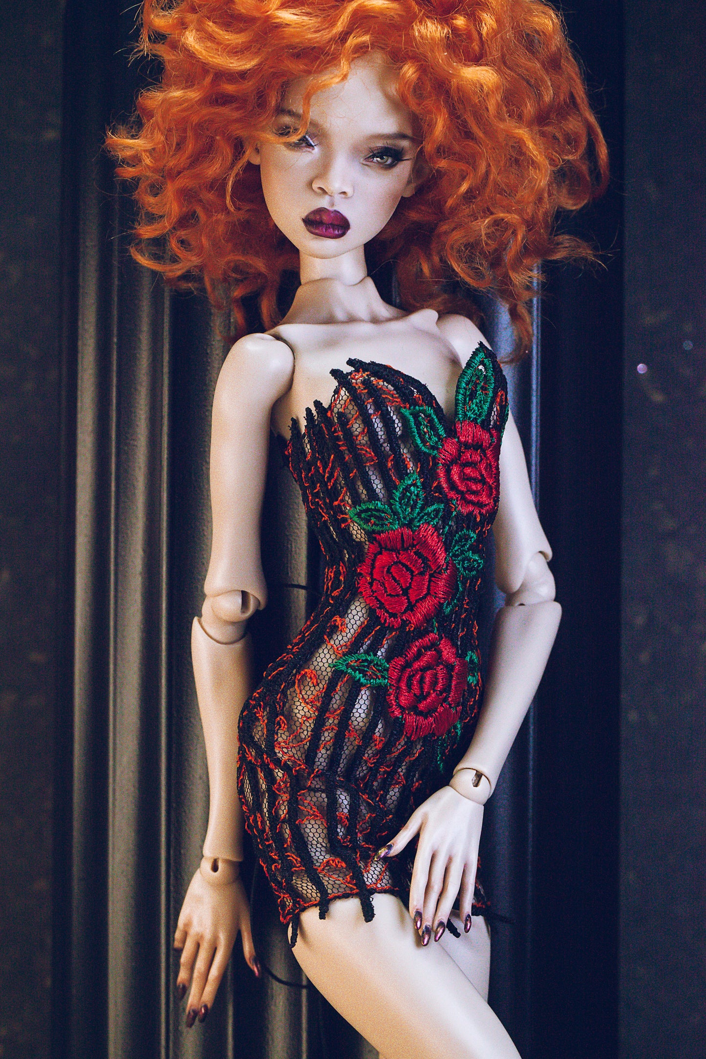 Edles Rosen Etui Kleid für Popovy Sisters BJD 1/4 Puppen + Strümpfe