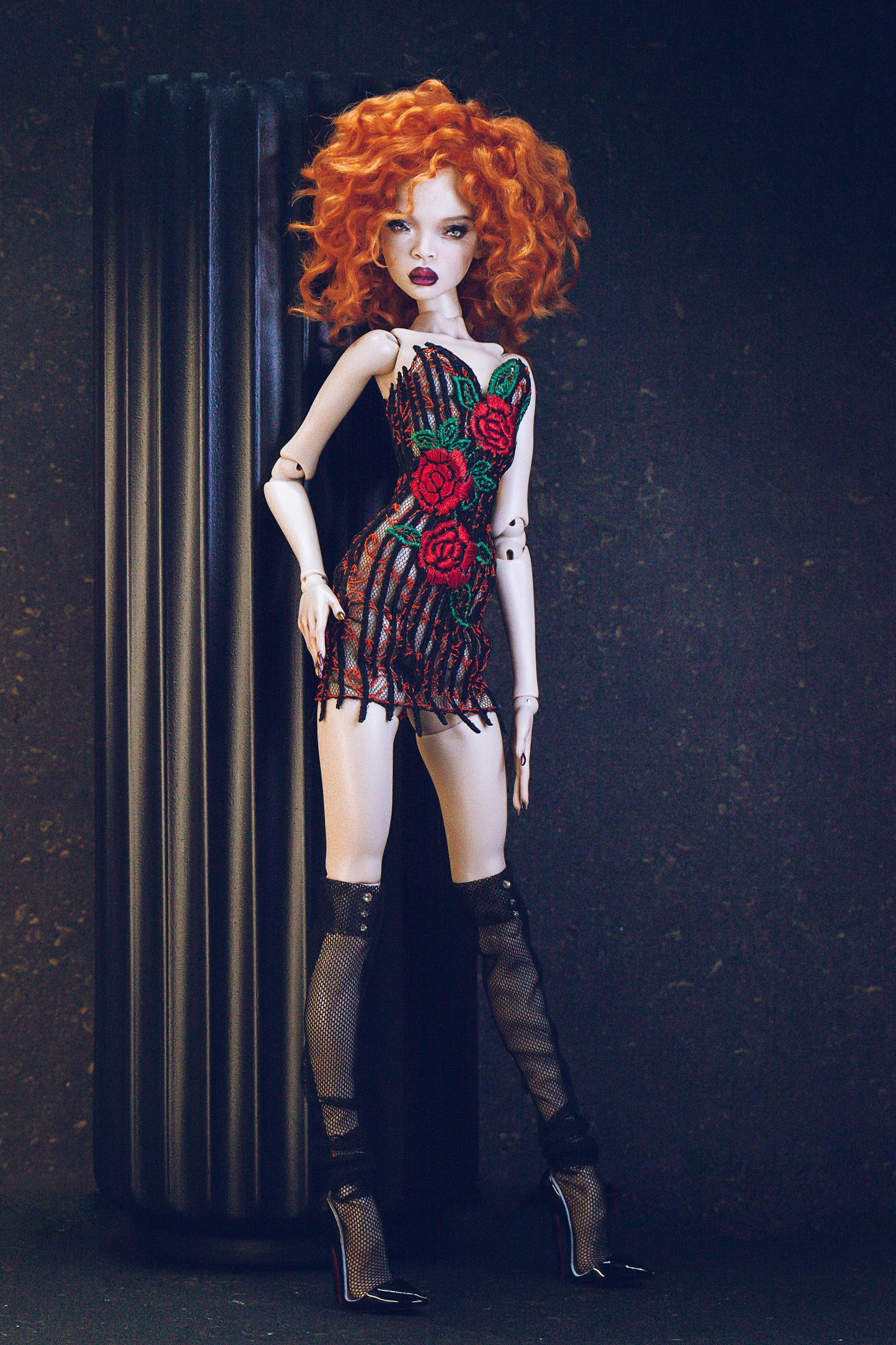 Edles Rosen Etui Kleid für Popovy Sisters BJD 1/4 Puppen + Strümpfe