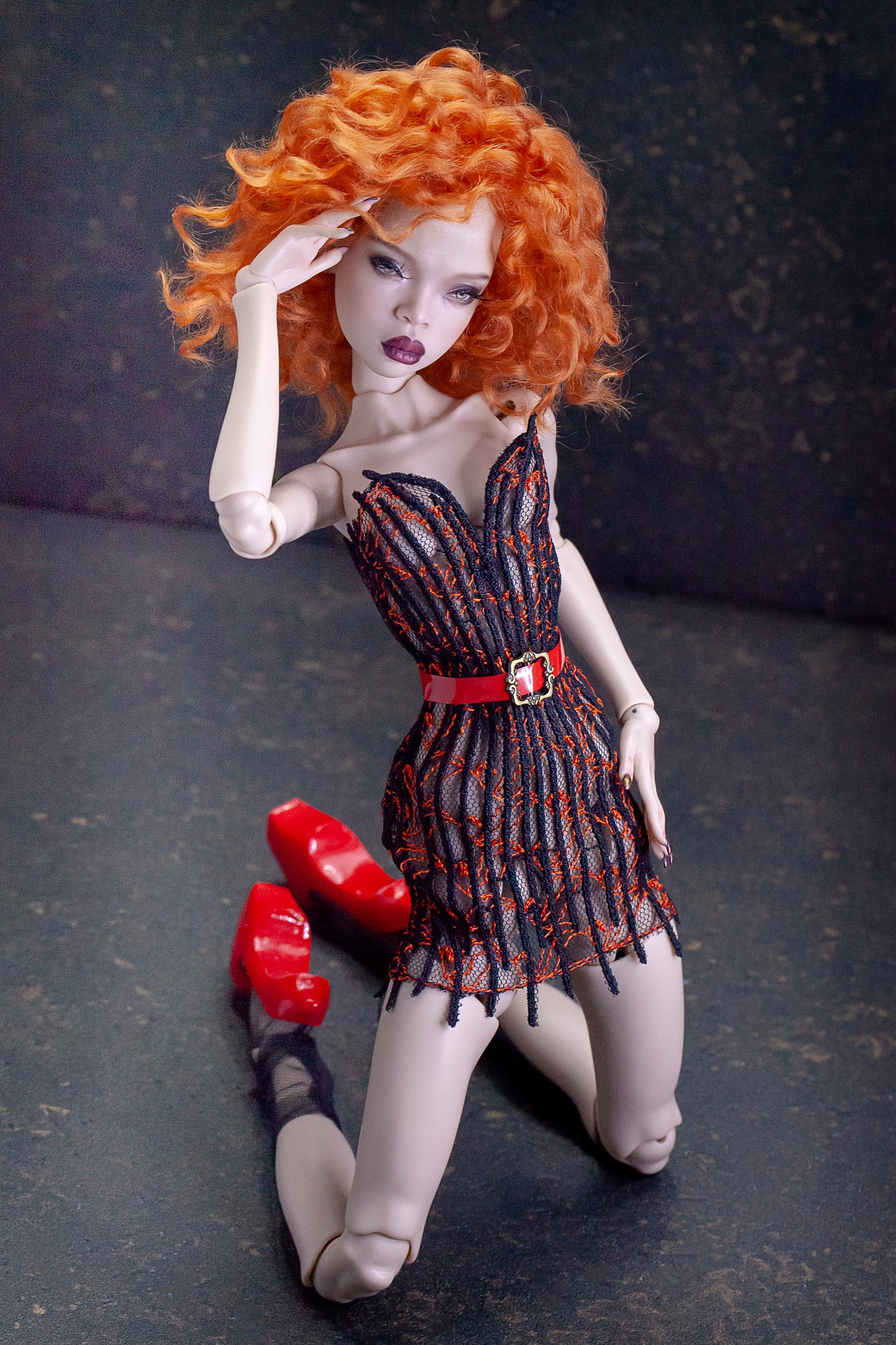 Edles Rosen Etui Kleid für Popovy Sisters BJD 1/4 Puppen + Strümpfe