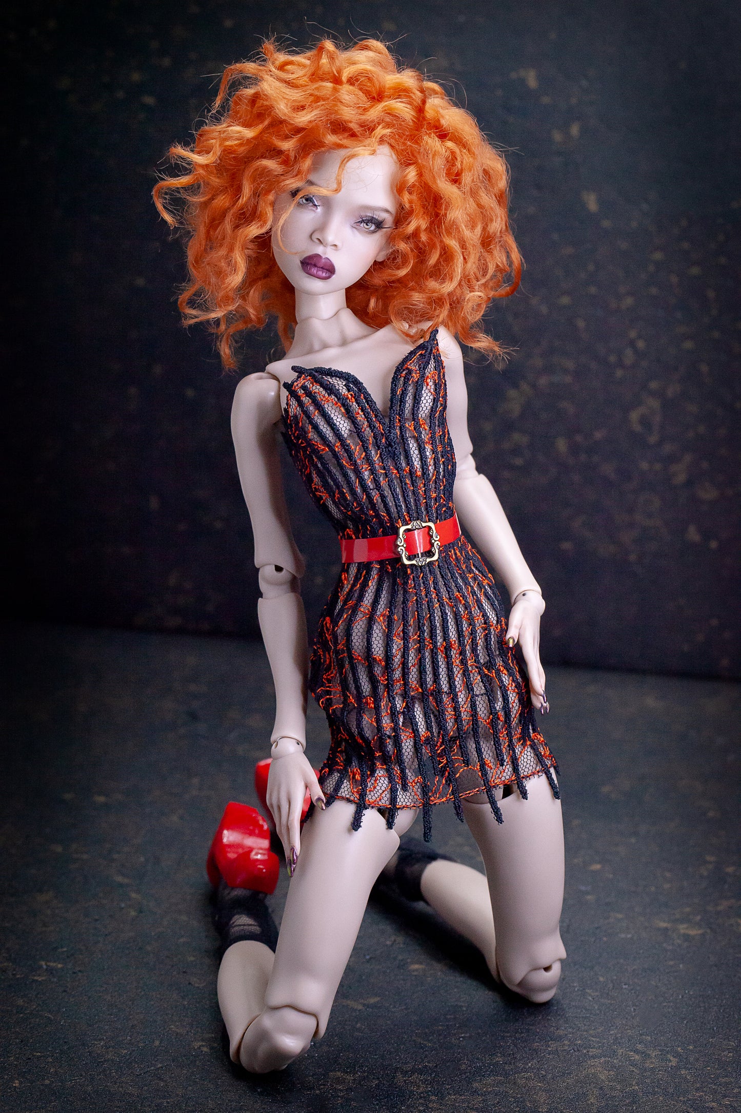 Edles Rosen Etui Kleid für Popovy Sisters BJD 1/4 Puppen + Strümpfe