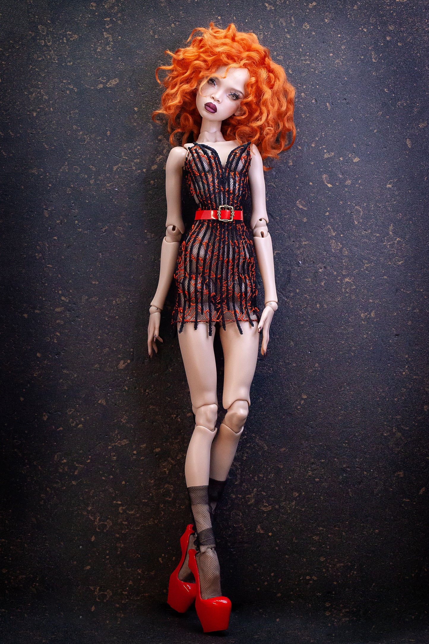Edles Rosen Etui Kleid für Popovy Sisters BJD 1/4 Puppen + Strümpfe