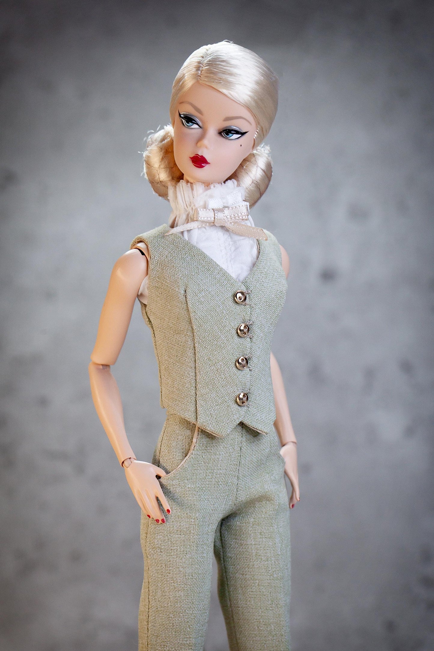 PDF Digital Pattern vest + pants trousers suit for BB SS fashion dolls. Video tutorial.
